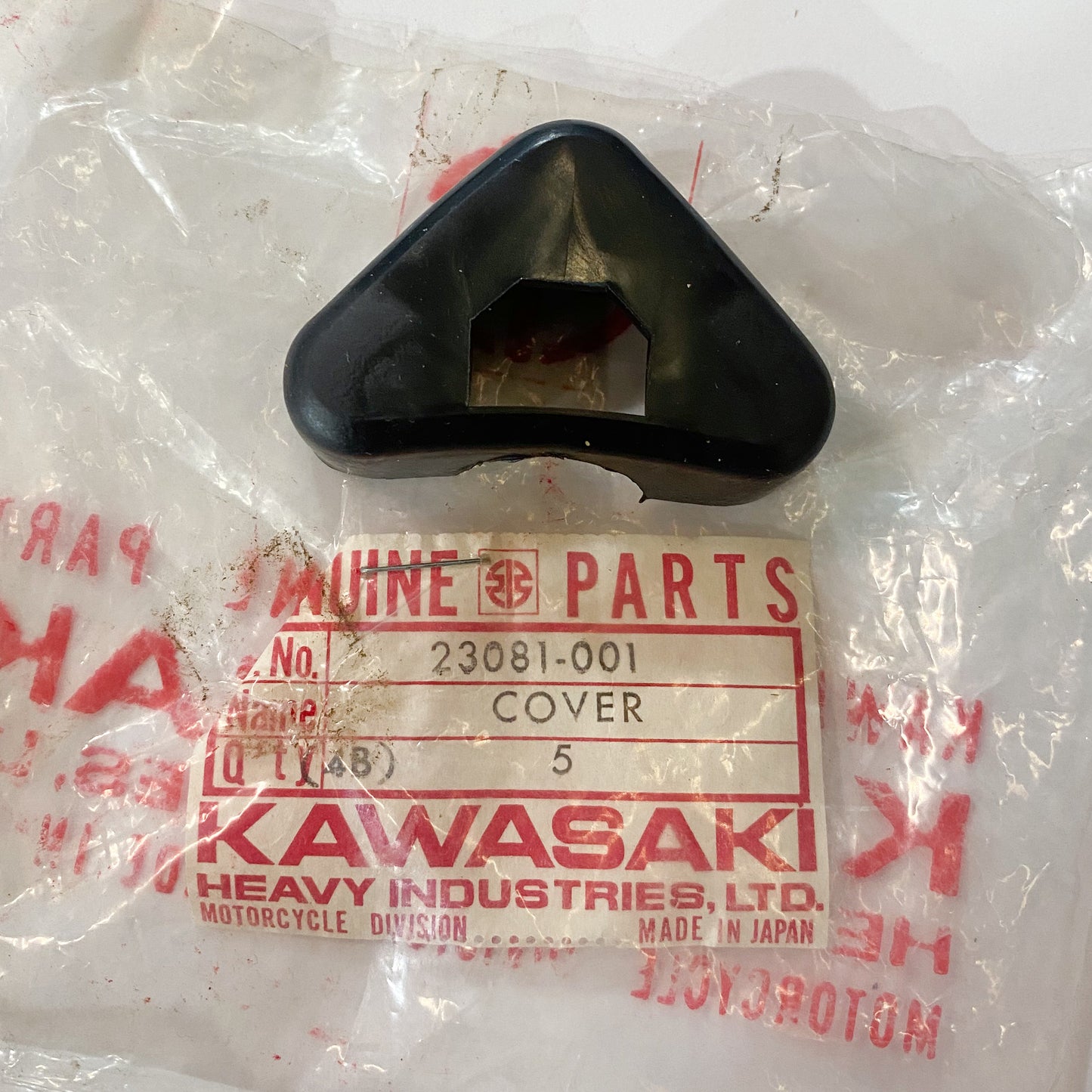 KAWASAKI HEADLIGHT SOCKET COVER 23081-001