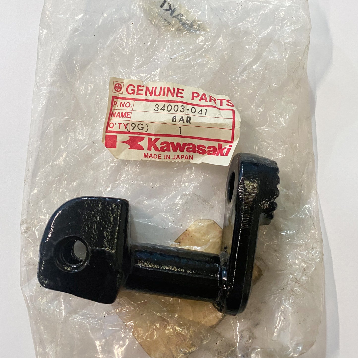 KAWASAKI HOLDER-FOTREST BAR RH 34003-041