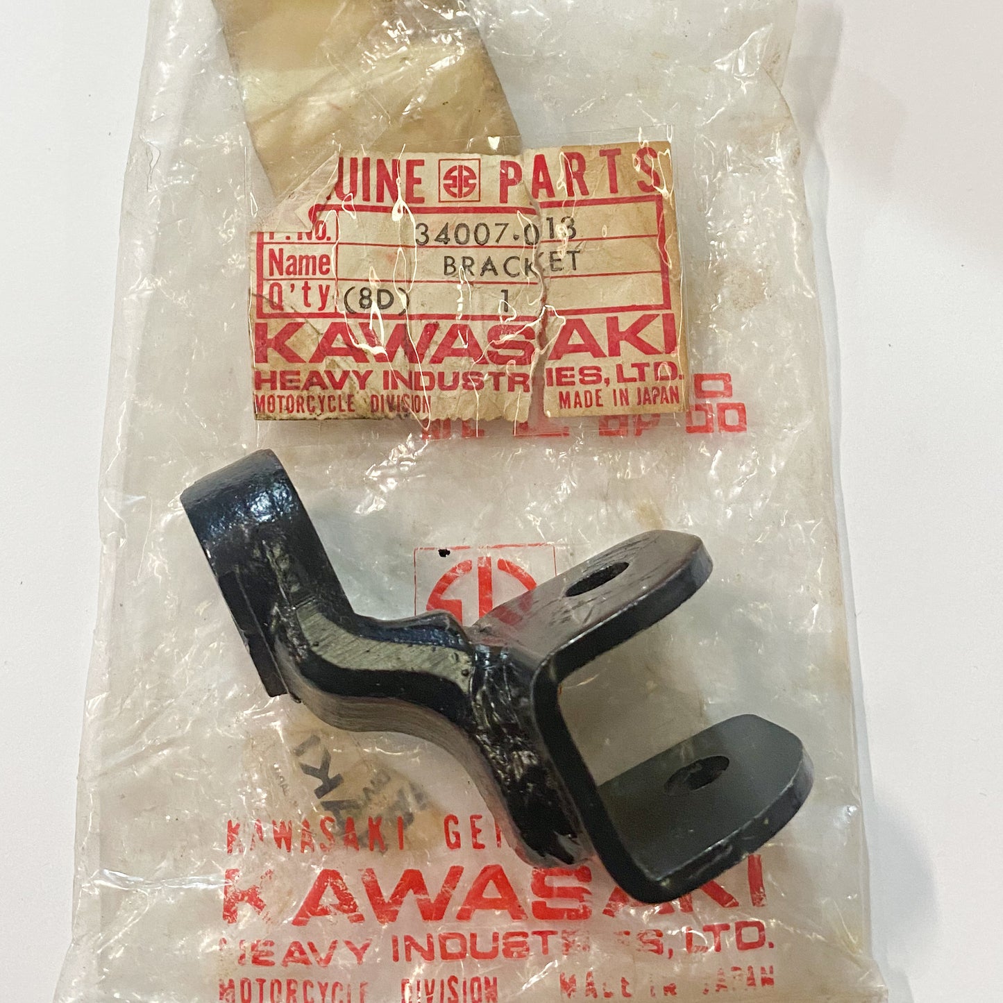 KAWASAKI BRACKET,L.H.FOOTREST 34007-013