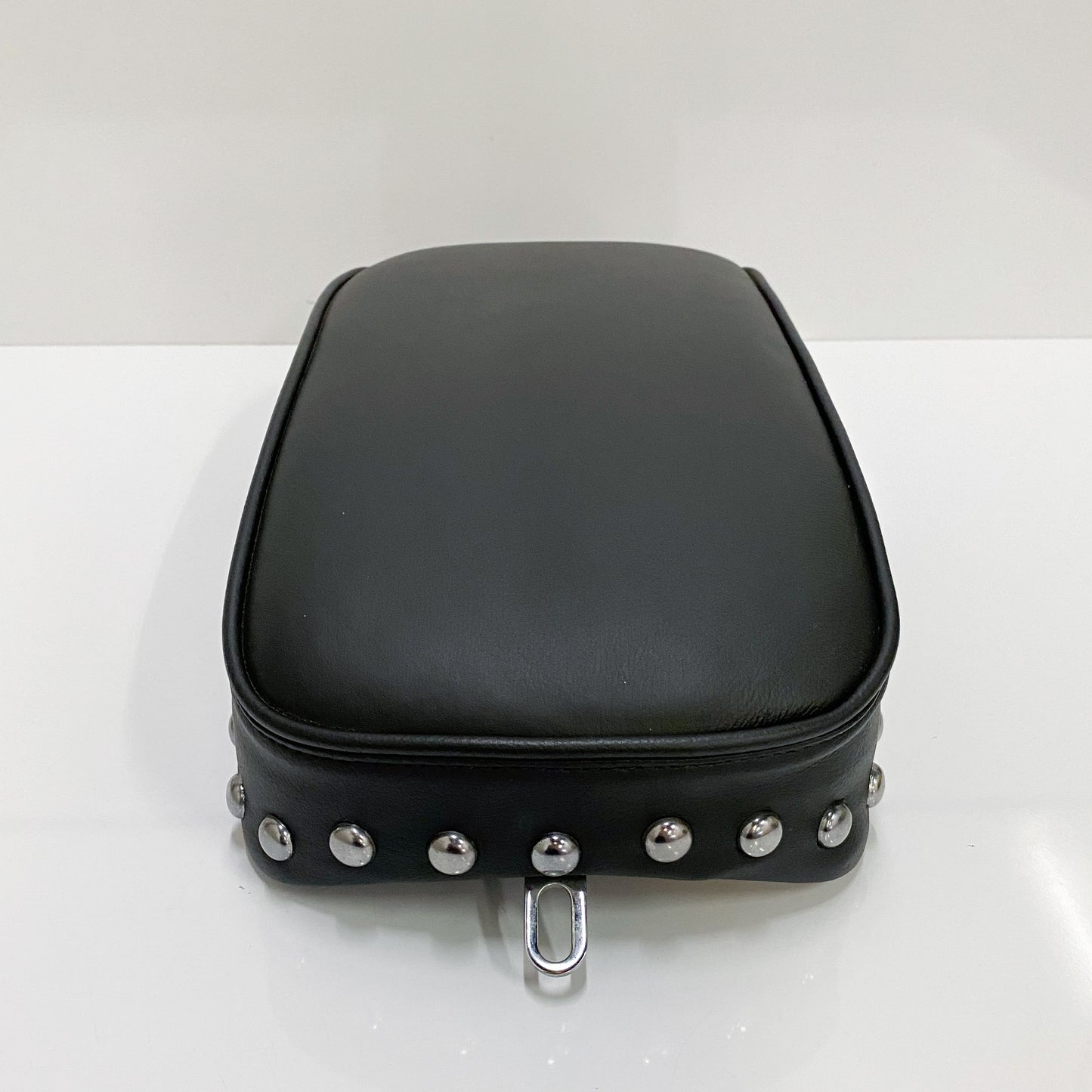 NOS Yamaha Tour Pillion Pad, Studded Black STR-4NK25-30-02
