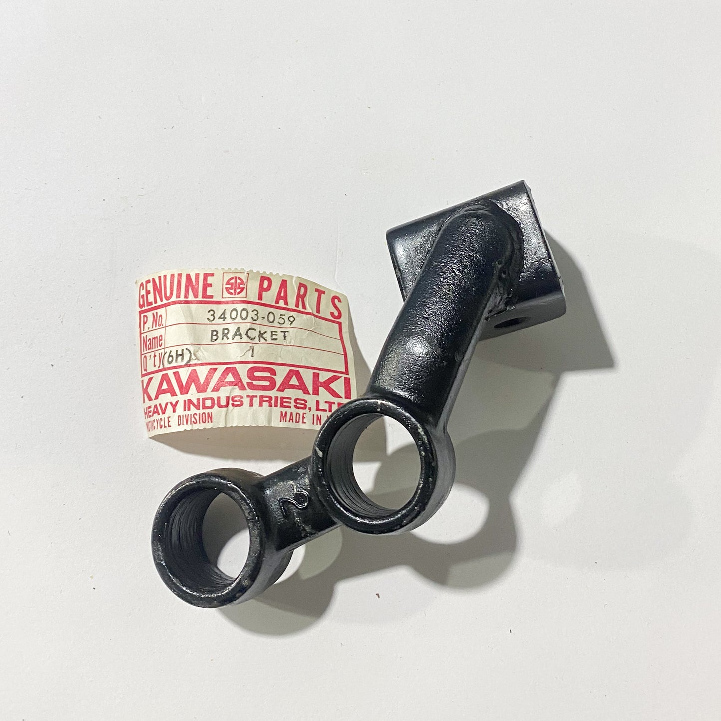 KAWASAKI BRACKET,FOOTREST L.H. 34003-059