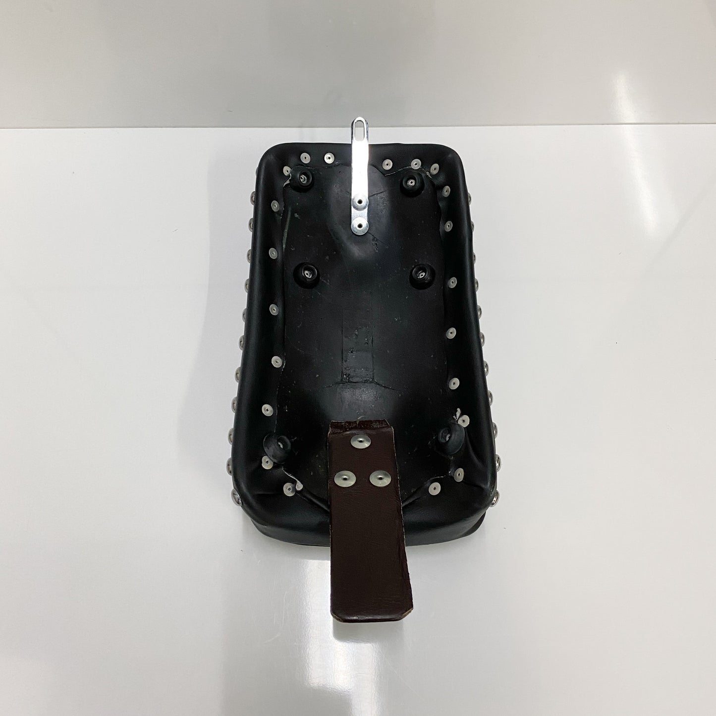 NOS Yamaha Tour Pillion Pad, Studded Black STR-4NK25-30-02