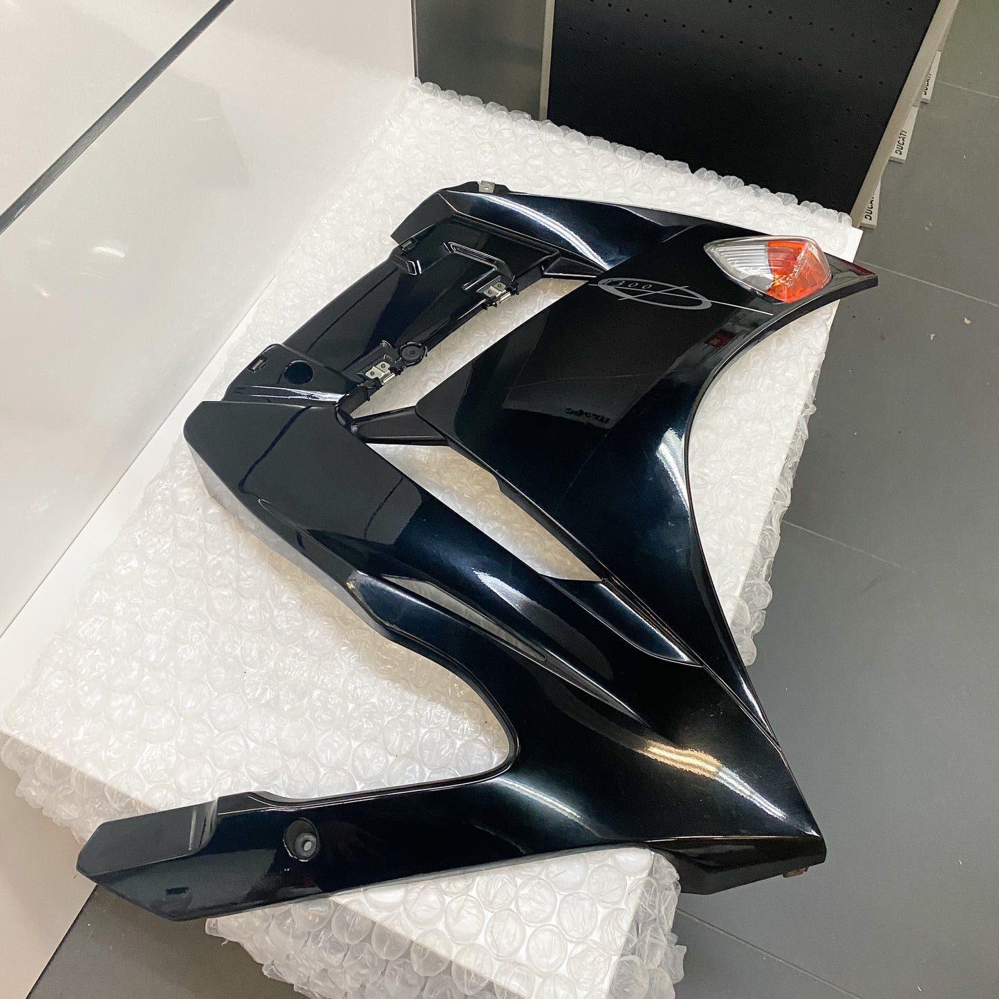 Yamaha FJR 1300 BODY, FRONT LOWER 2 (RH) 3P6-Y283K-K0-P7 USED
