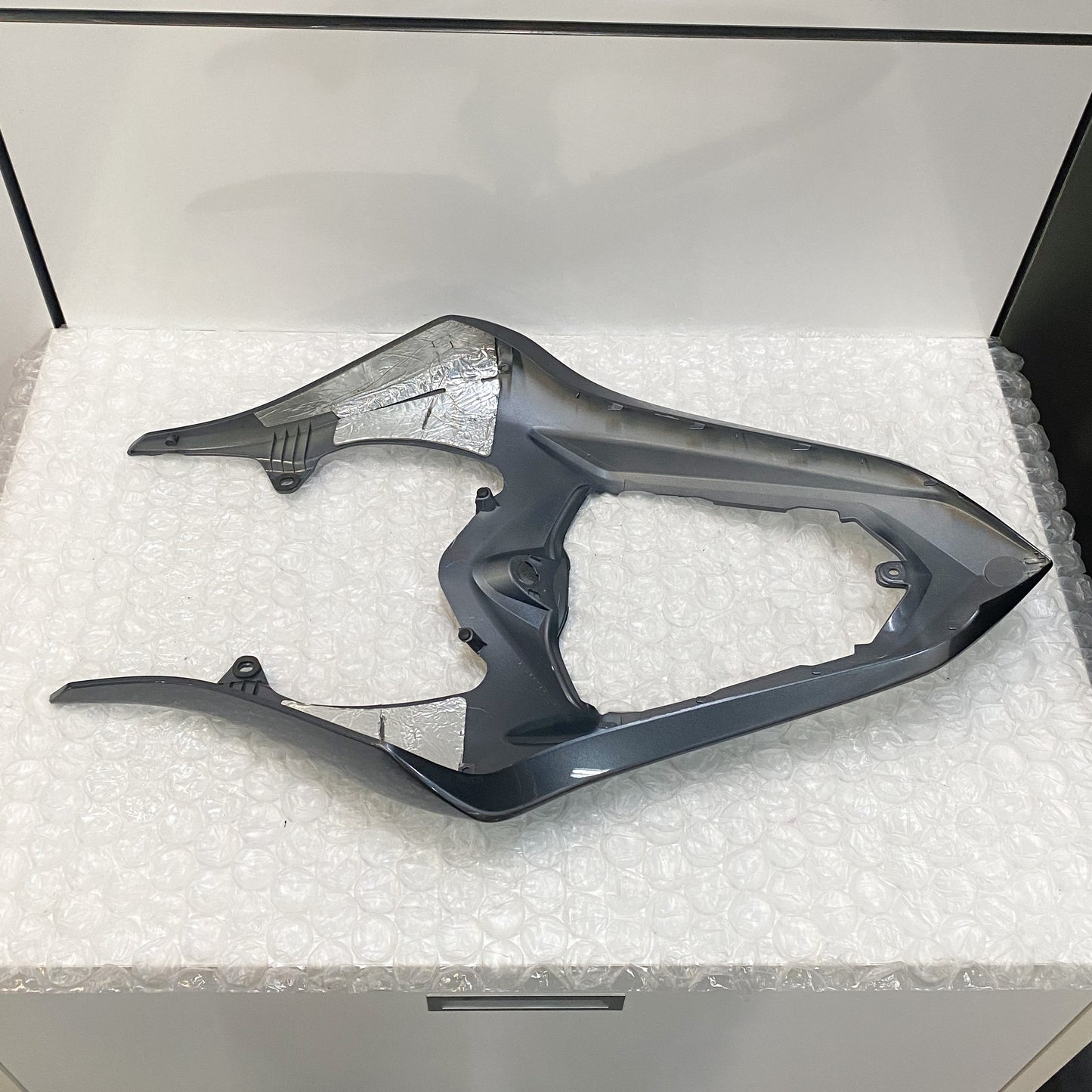 Yamaha YZFR1 SIDE COVER ASSY 1 4C8-21710-00-P4 (2) USED