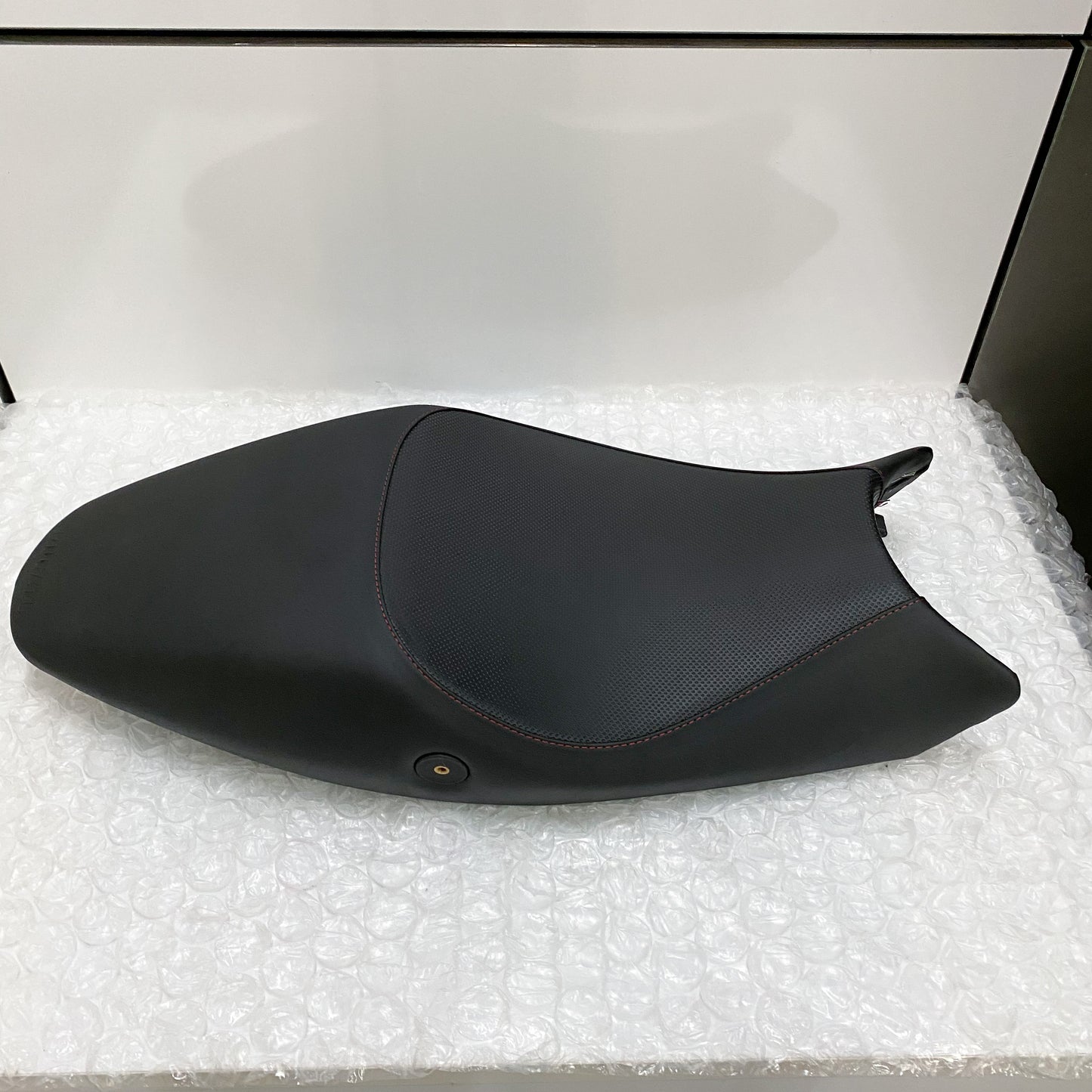 Ducati Monster 796 Seat 59520081C- Take Off