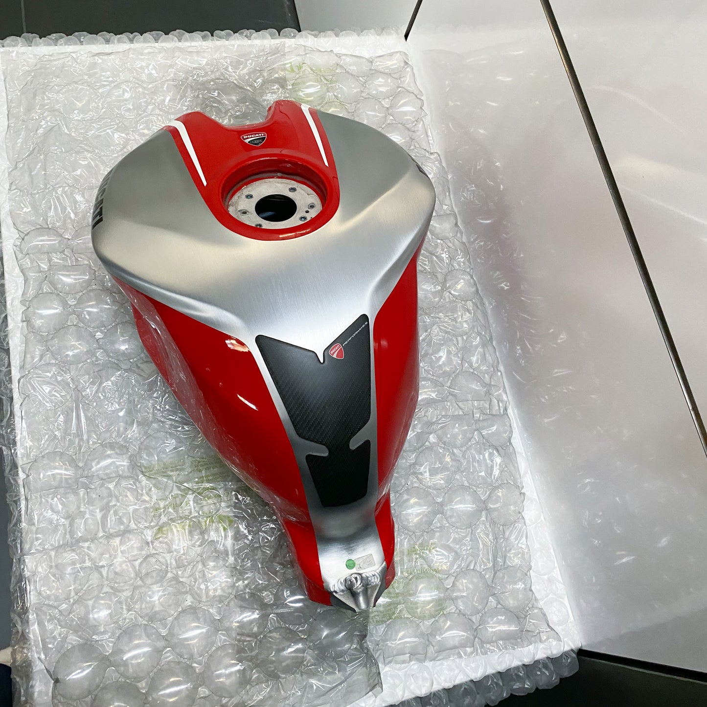 Ducati Panigale 1199 R Gas Tank 58612091AA Take-Off