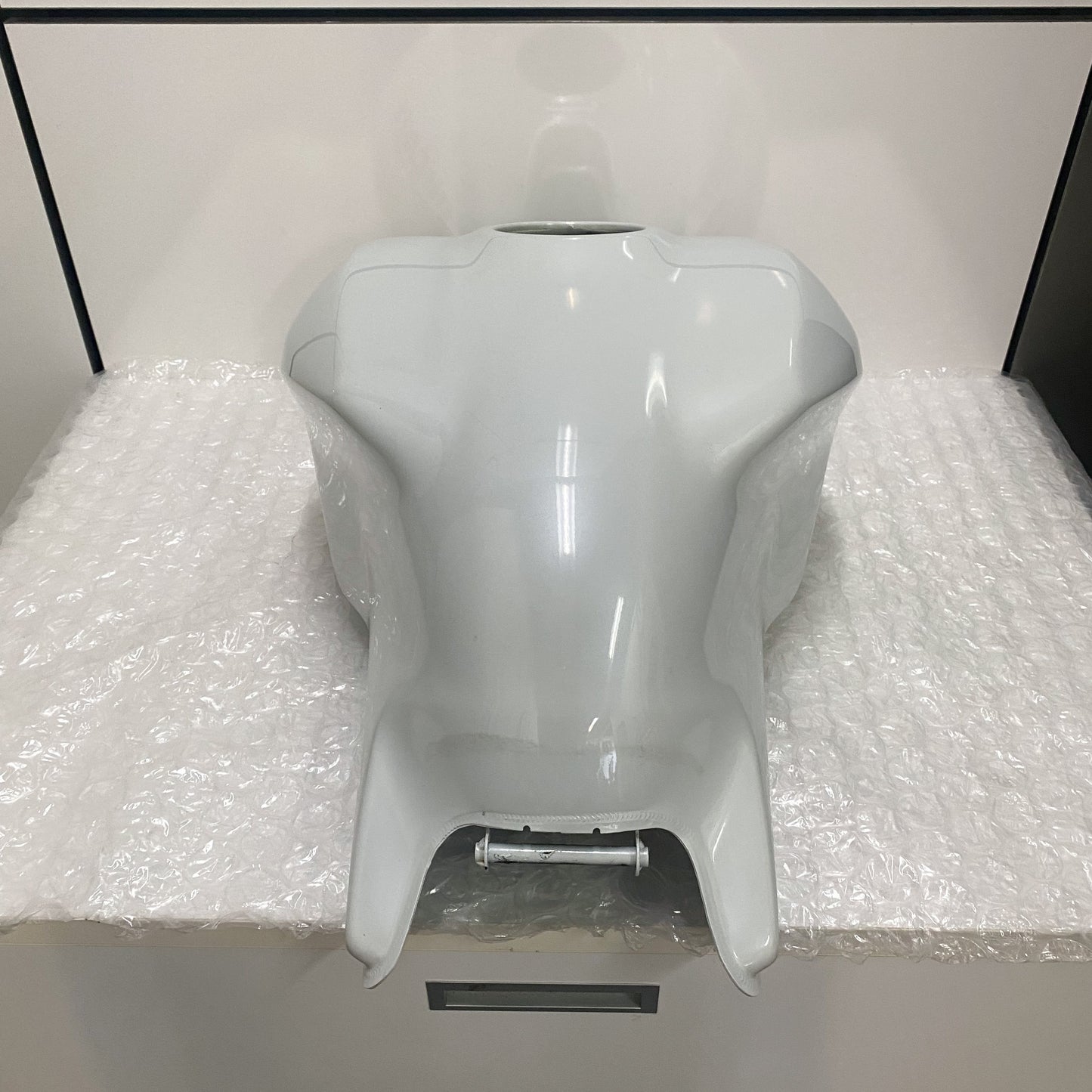 Ducati Monster 1200S Gas Tank White 58612001CB USED (2)