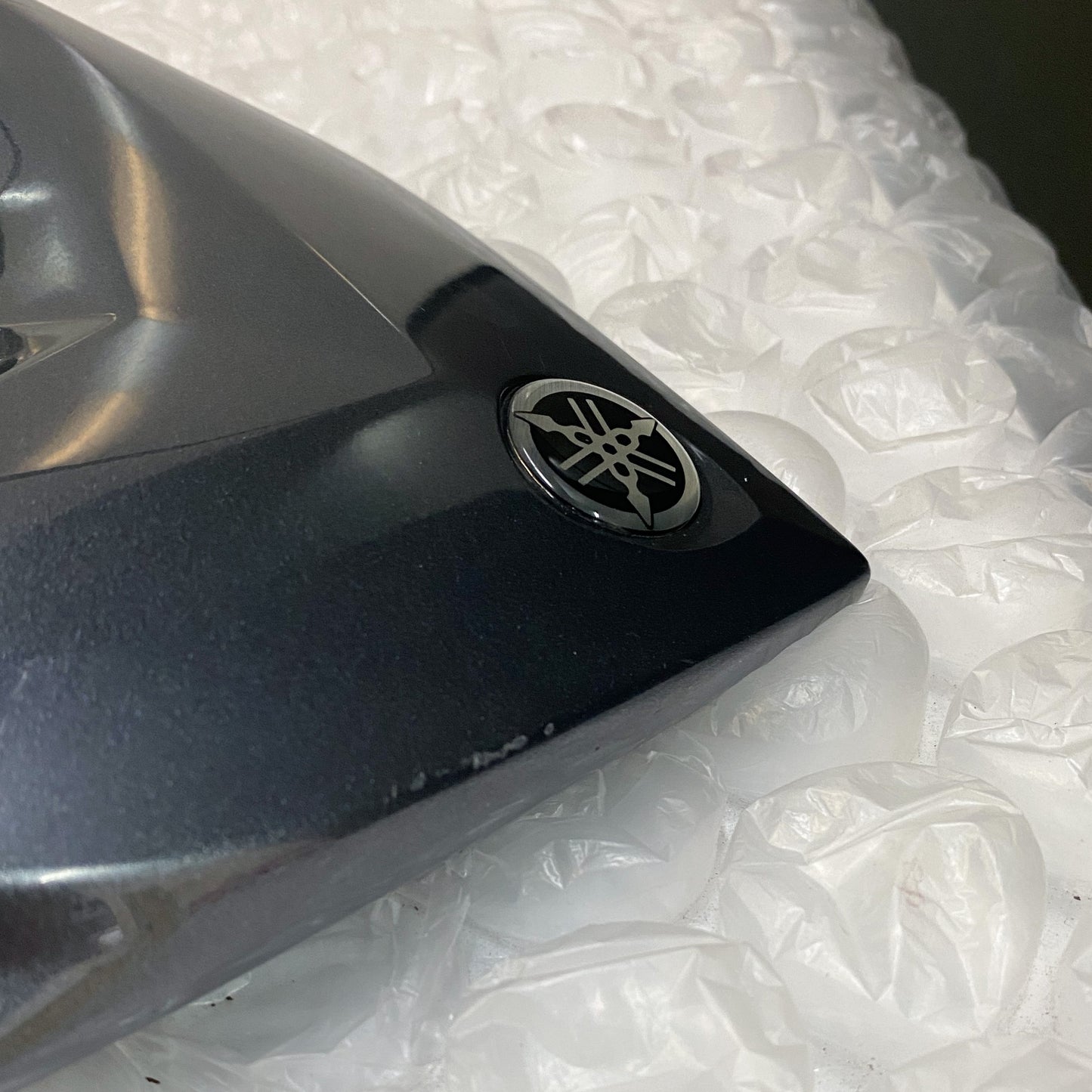 Yamaha YZFR1 SIDE COVER ASSY 1 4C8-21710-00-P4 (2) USED