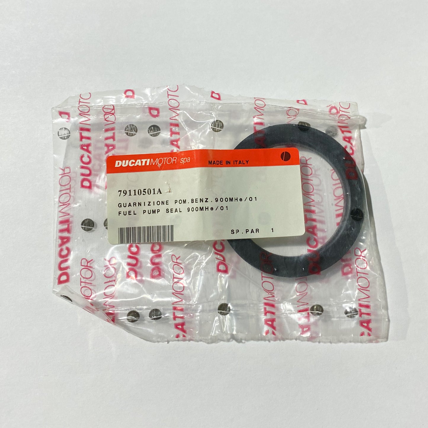 DUCATI FUEL PUMP SEAL 900MHE/01. GASKET 79110501A