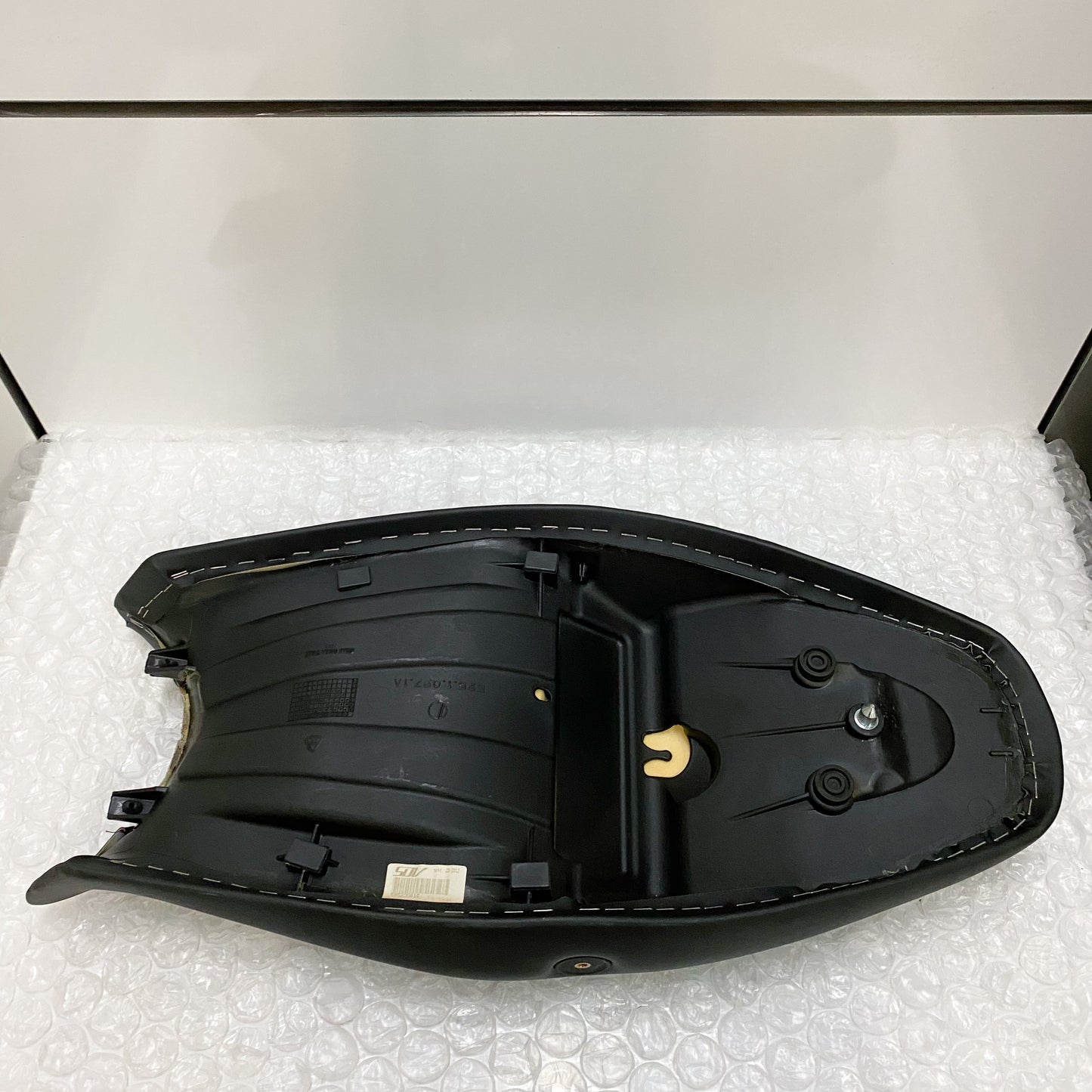Ducati Monster 796 Seat 59520081C- Take Off