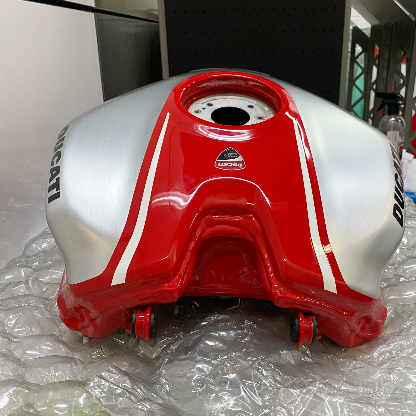 Ducati Panigale 1199 R Gas Tank 58612091AA Take-Off