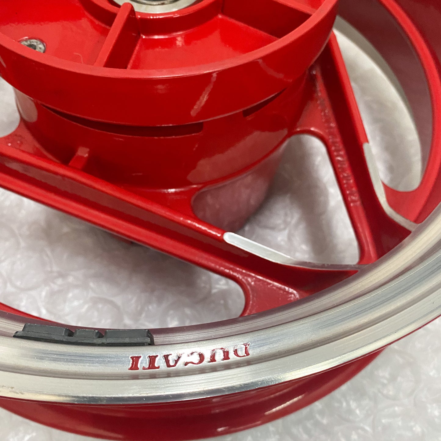 Ducati Paso 750 Sport Rear Wheel Rim Red 067080163 USED
