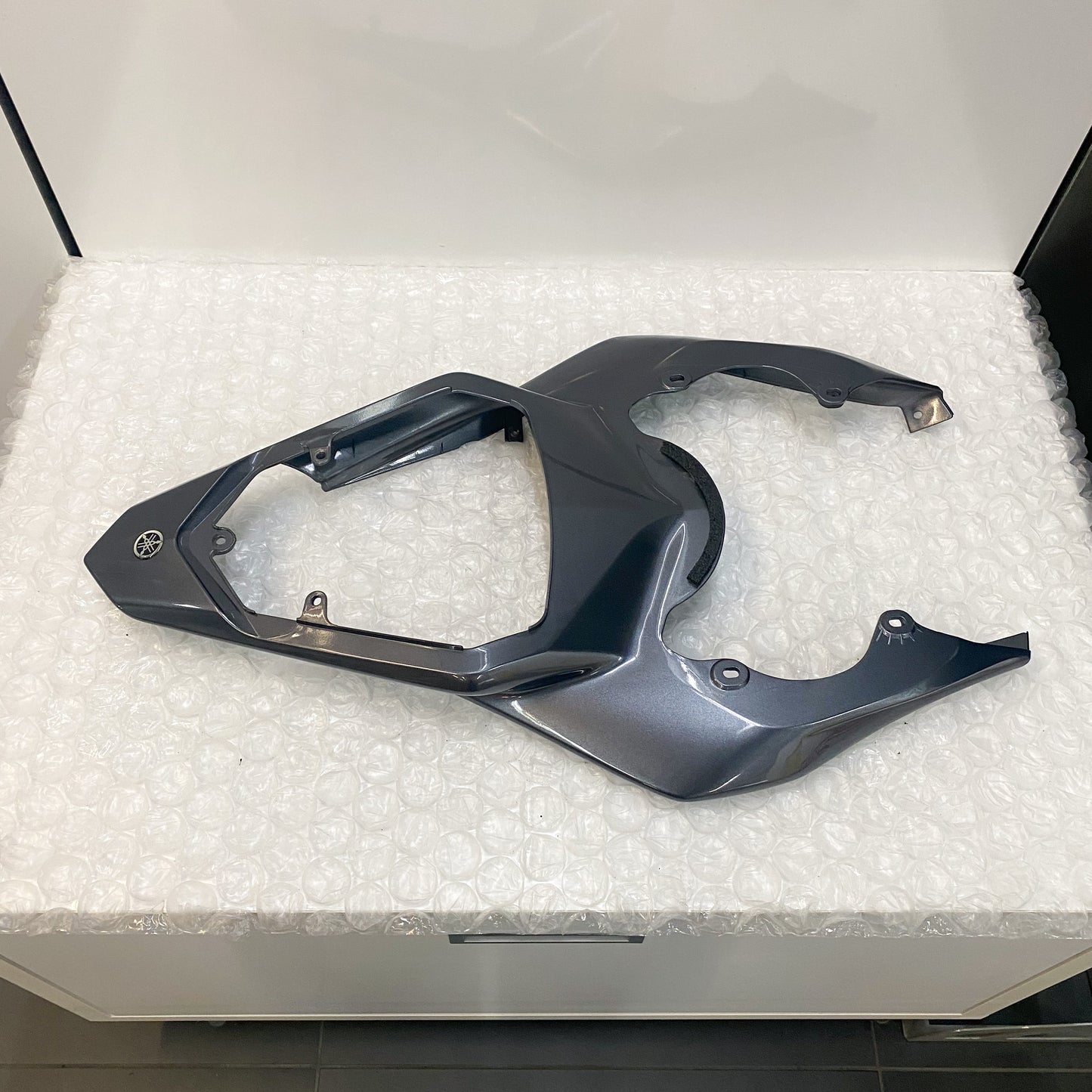 Yamaha YZFR1 SIDE COVER ASSY 1 4C8-21710-00-P4 USED