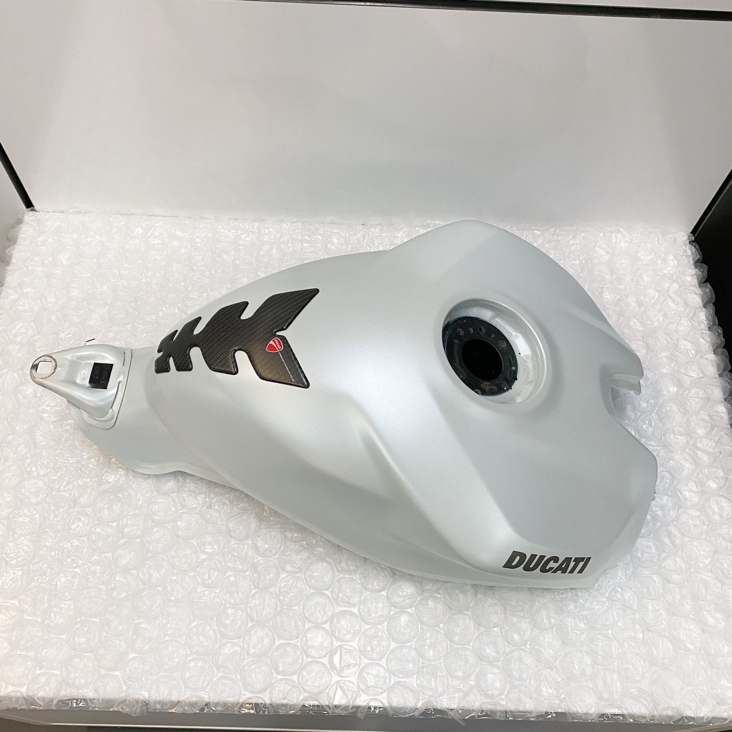 Ducati 959/899 Panigale Gas Tank, White 58612061AW USED