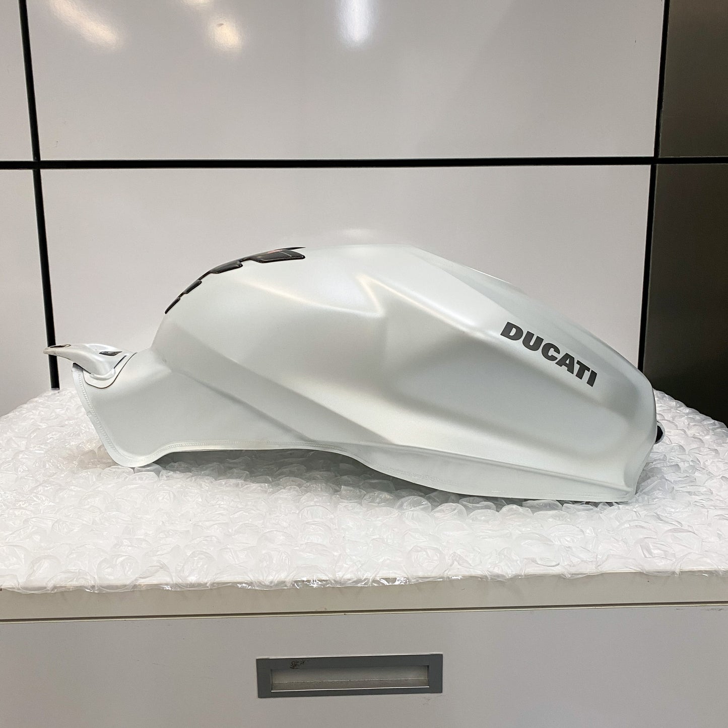 Ducati 959/899 Panigale Gas Tank, White 58612061AW USED
