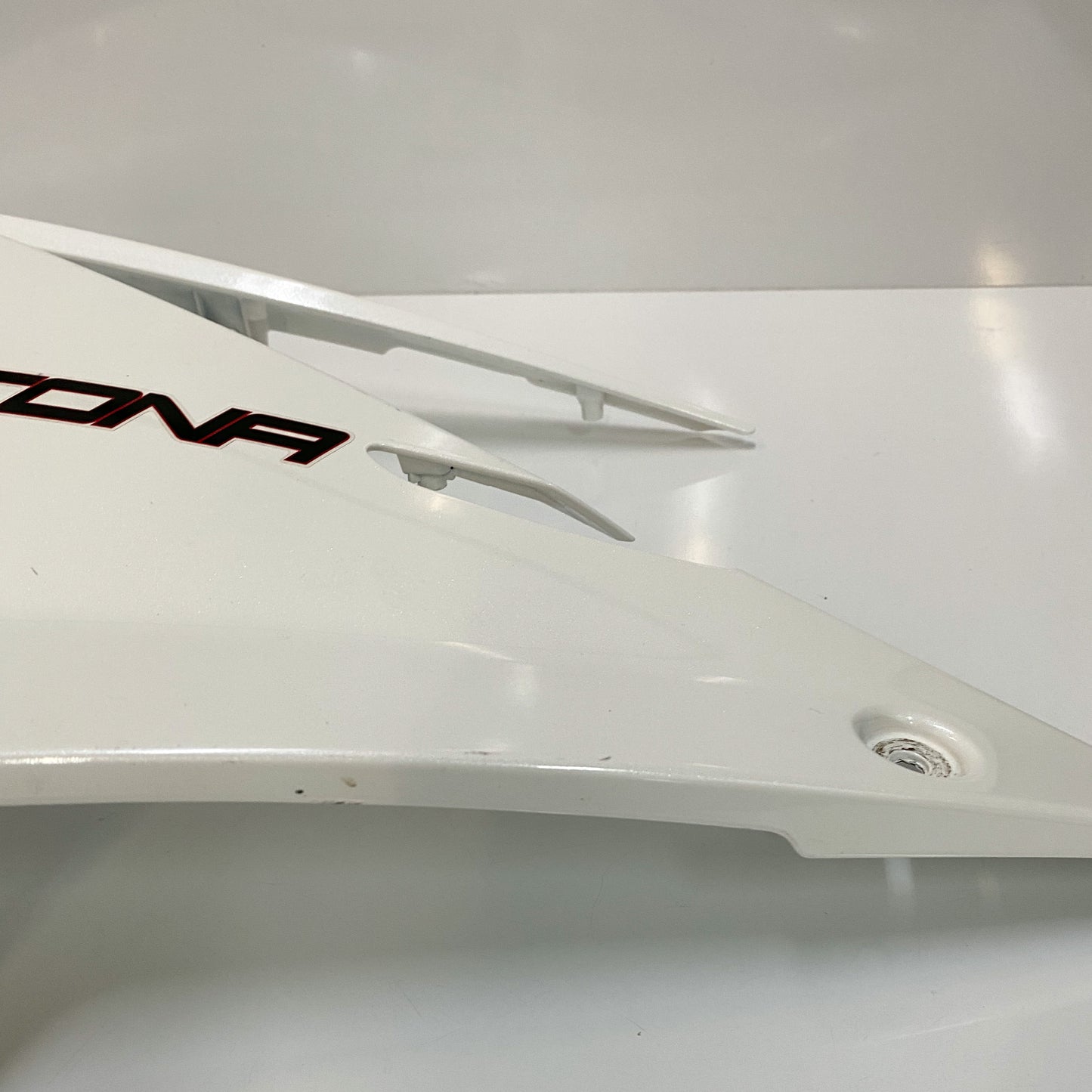 Triumph Daytona 675 R LH Upper Fairing, Crystal White T2309573-NW USED