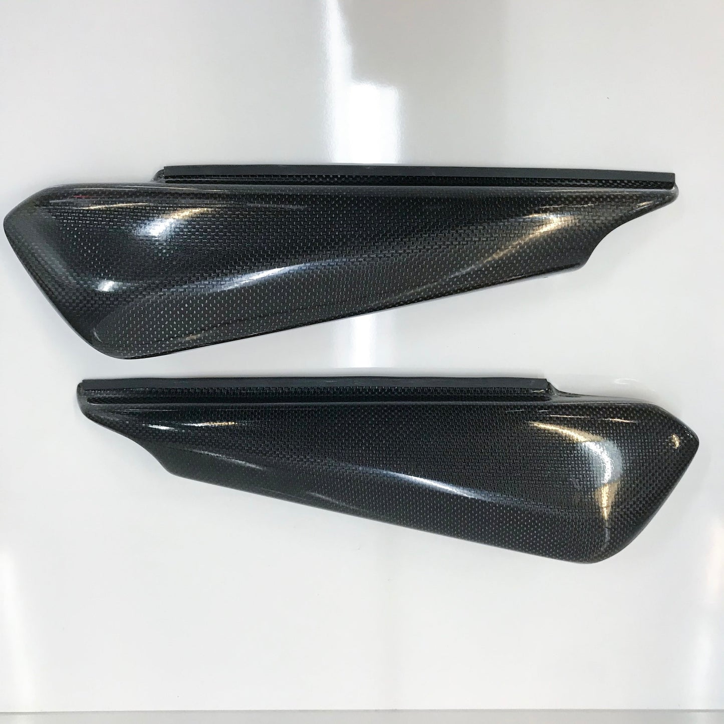 Ducati R/H & L/H Carbon Side Body Panel M900