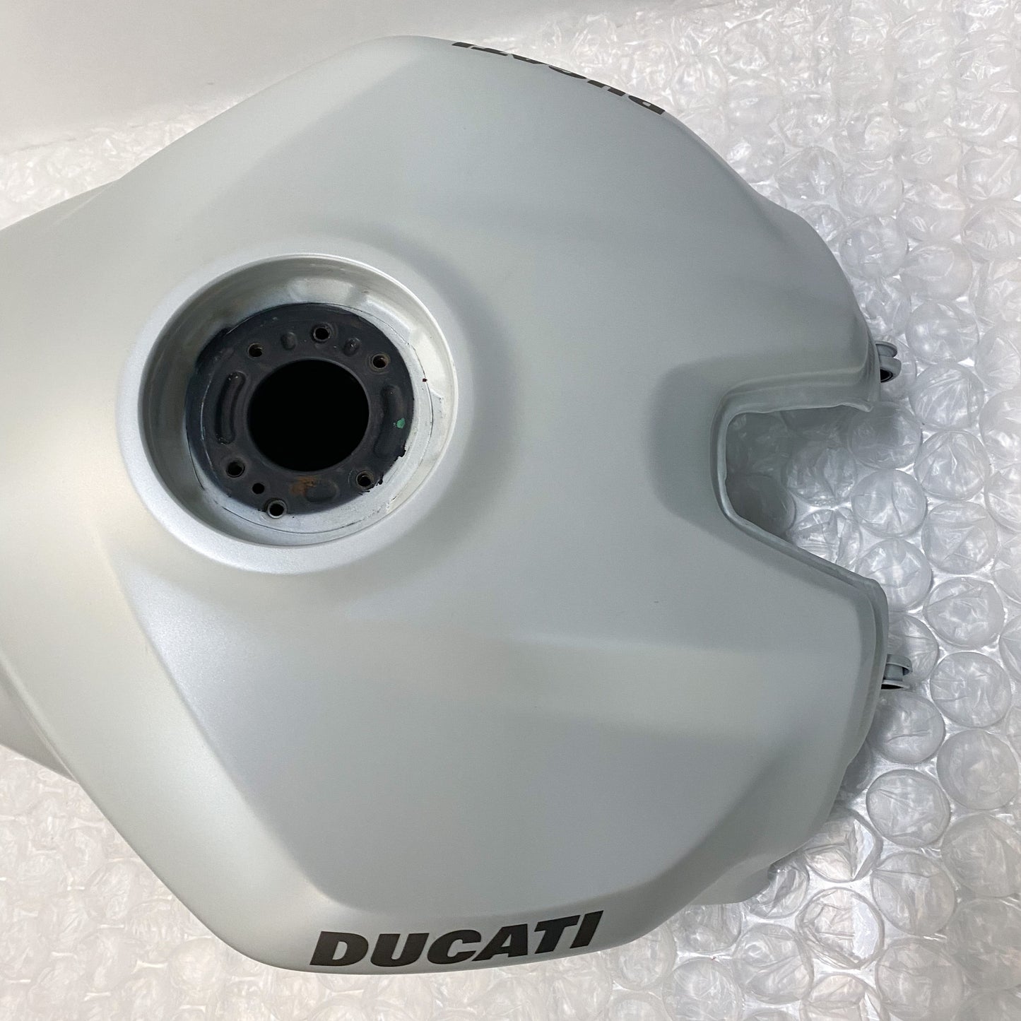 Ducati 959/899 Panigale Gas Tank, White 58612061AW USED