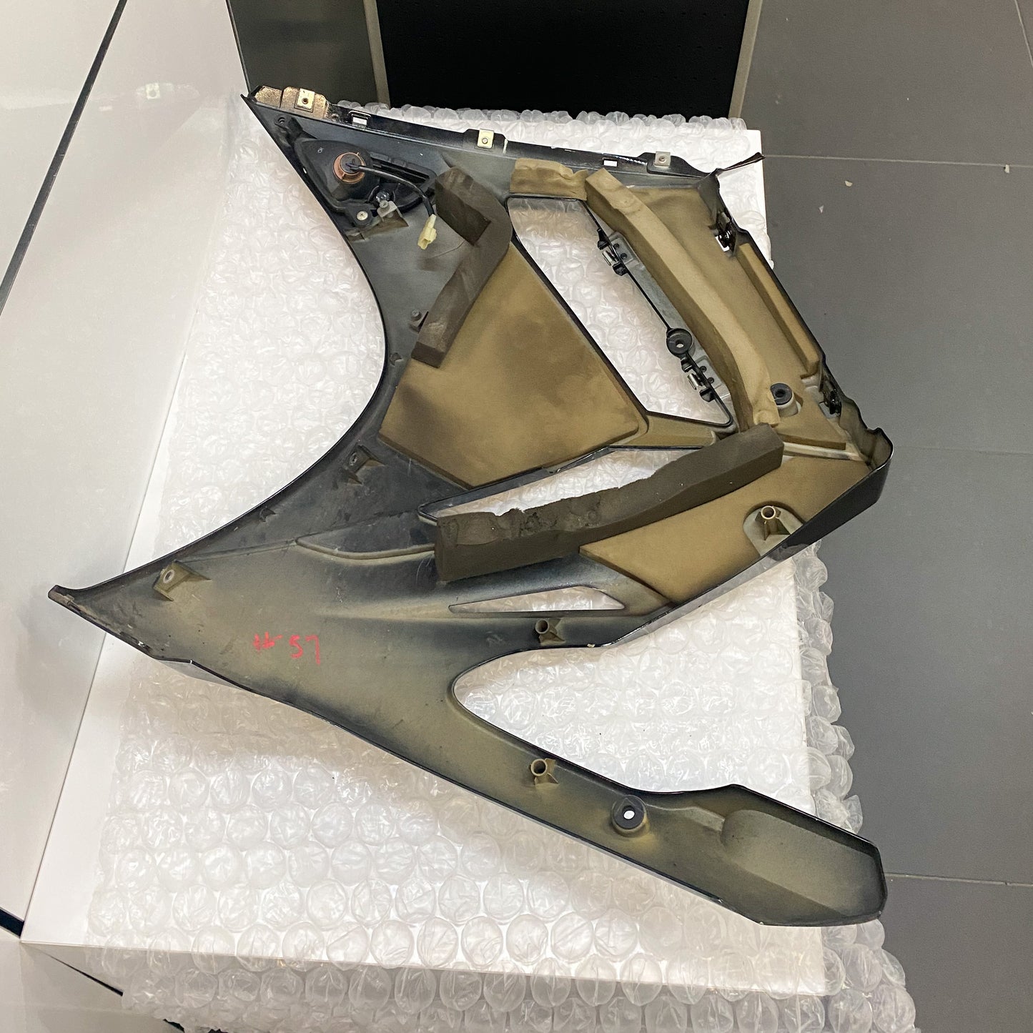 Yamaha FJR 1300 BODY, FRONT LOWER 2 (RH) 3P6-Y283K-K0-P7 USED