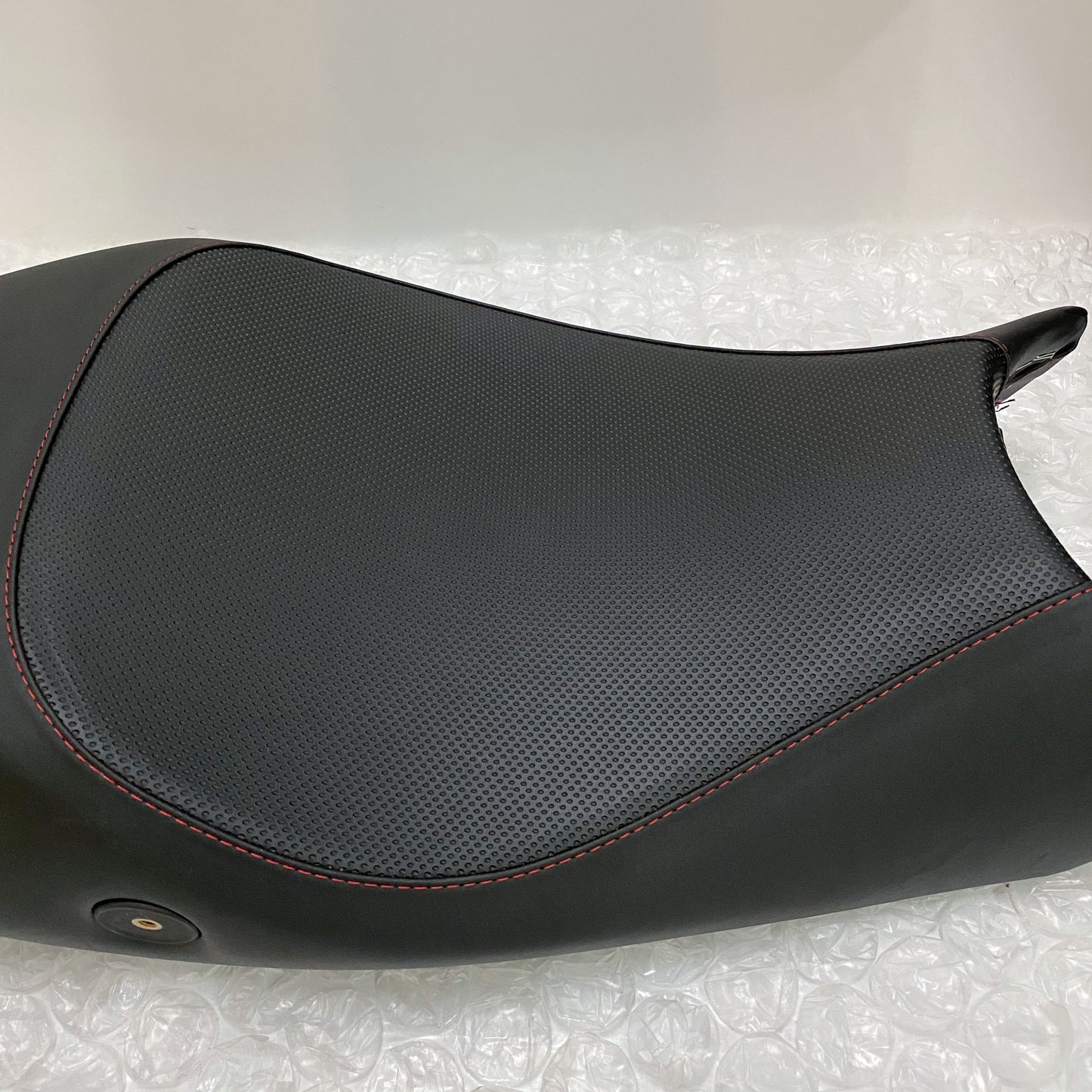 Ducati Monster 796 Seat 59520081C- Take Off