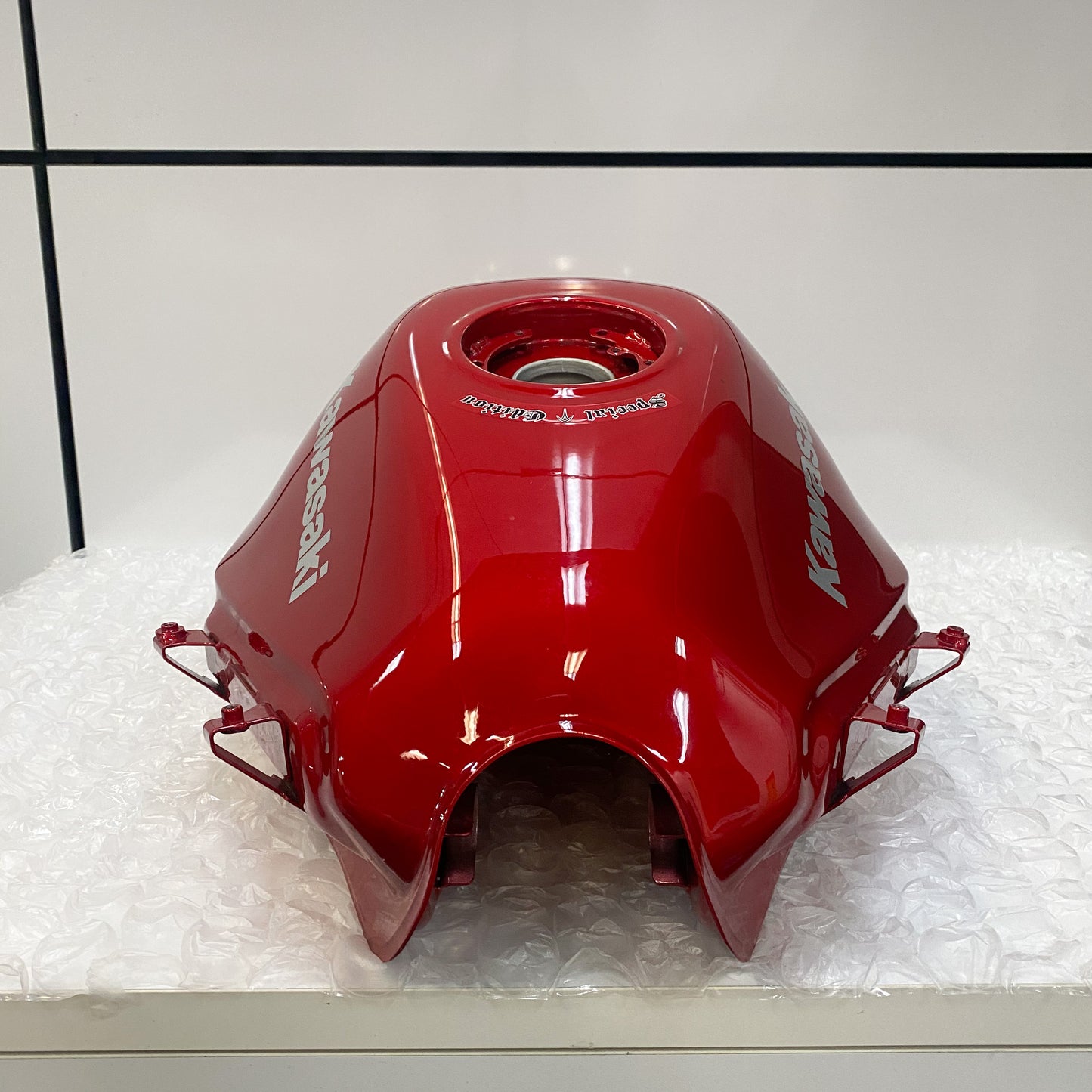 Kawasaki Ninja 250R Special Edition Red Gas Tank 51086-5339-G2 USED