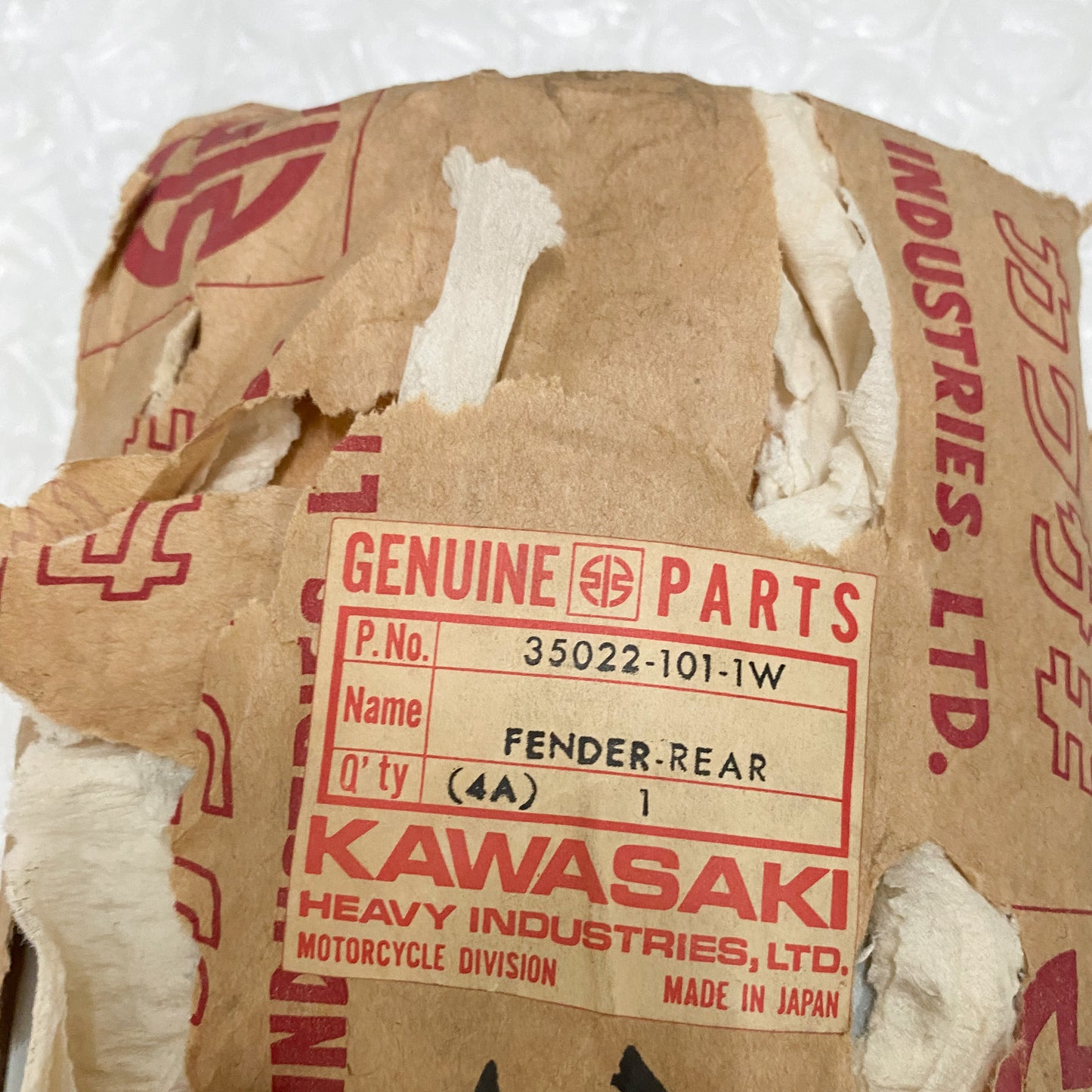 Kawasaki FENDER- RR, M SILVER 35022-101-1W NOS (1)