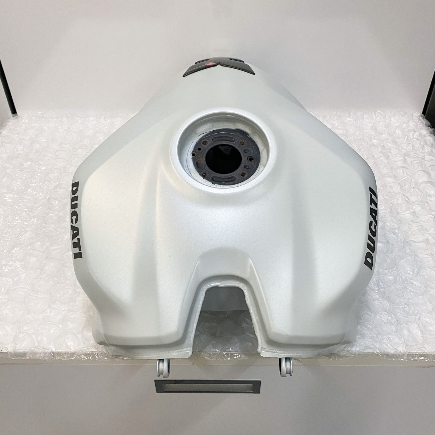 Ducati 959/899 Panigale Gas Tank, White 58612061AW USED