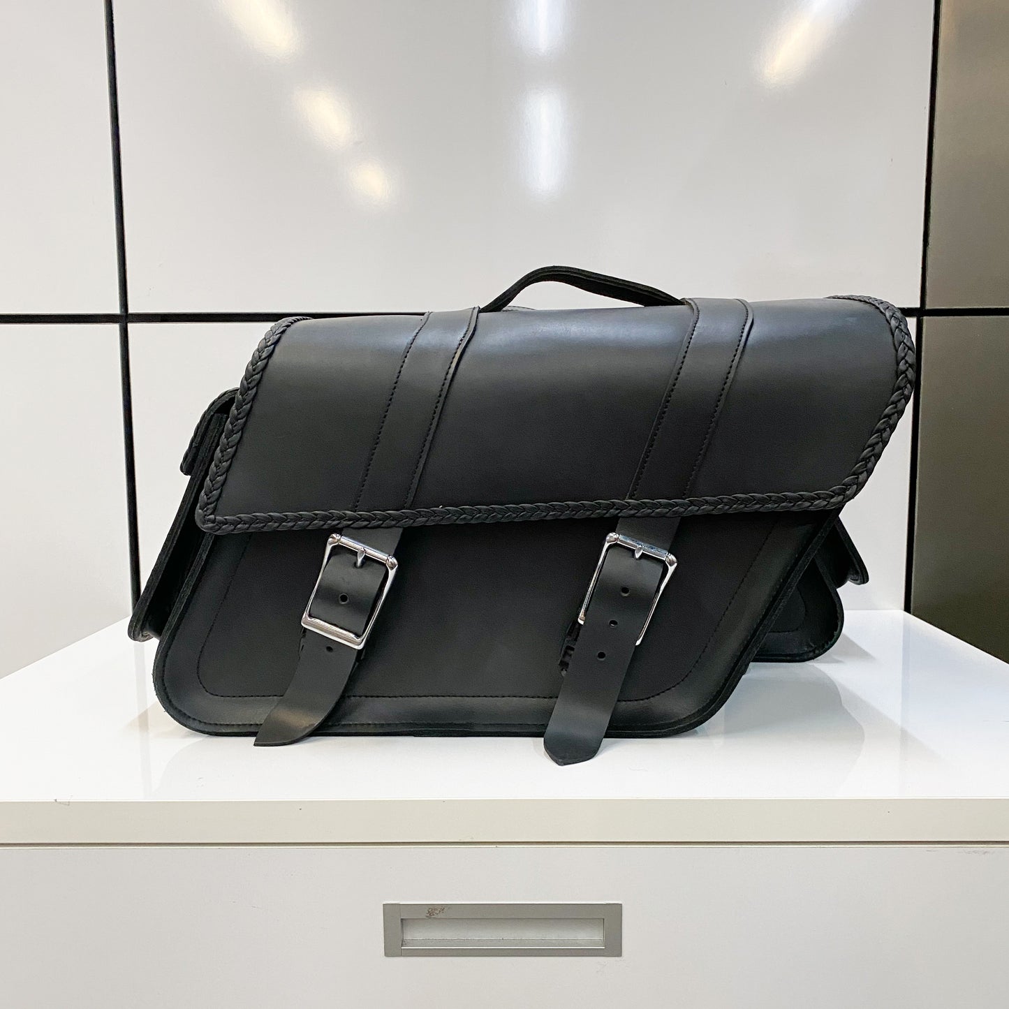 L & J Leathers XL- Bolt On Slant Saddlebags SB140BR