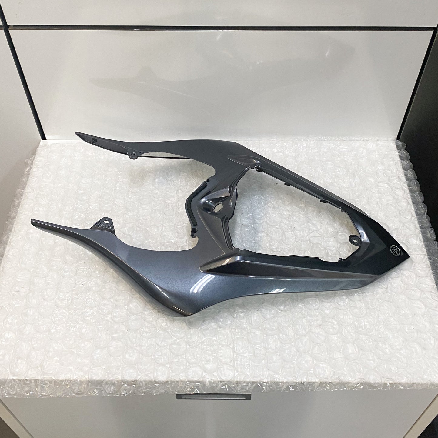 Yamaha YZFR1 SIDE COVER ASSY 1 4C8-21710-00-P4 (2) USED