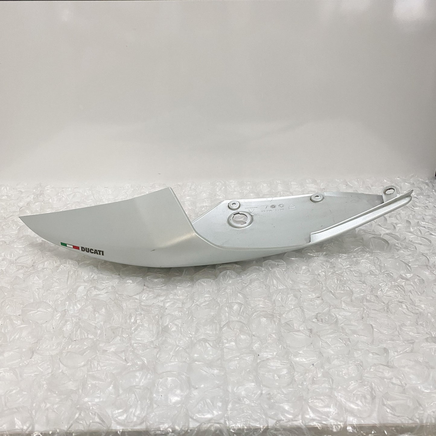 Ducati 959 Frame Cover RH, White 48212161AW USED (2)