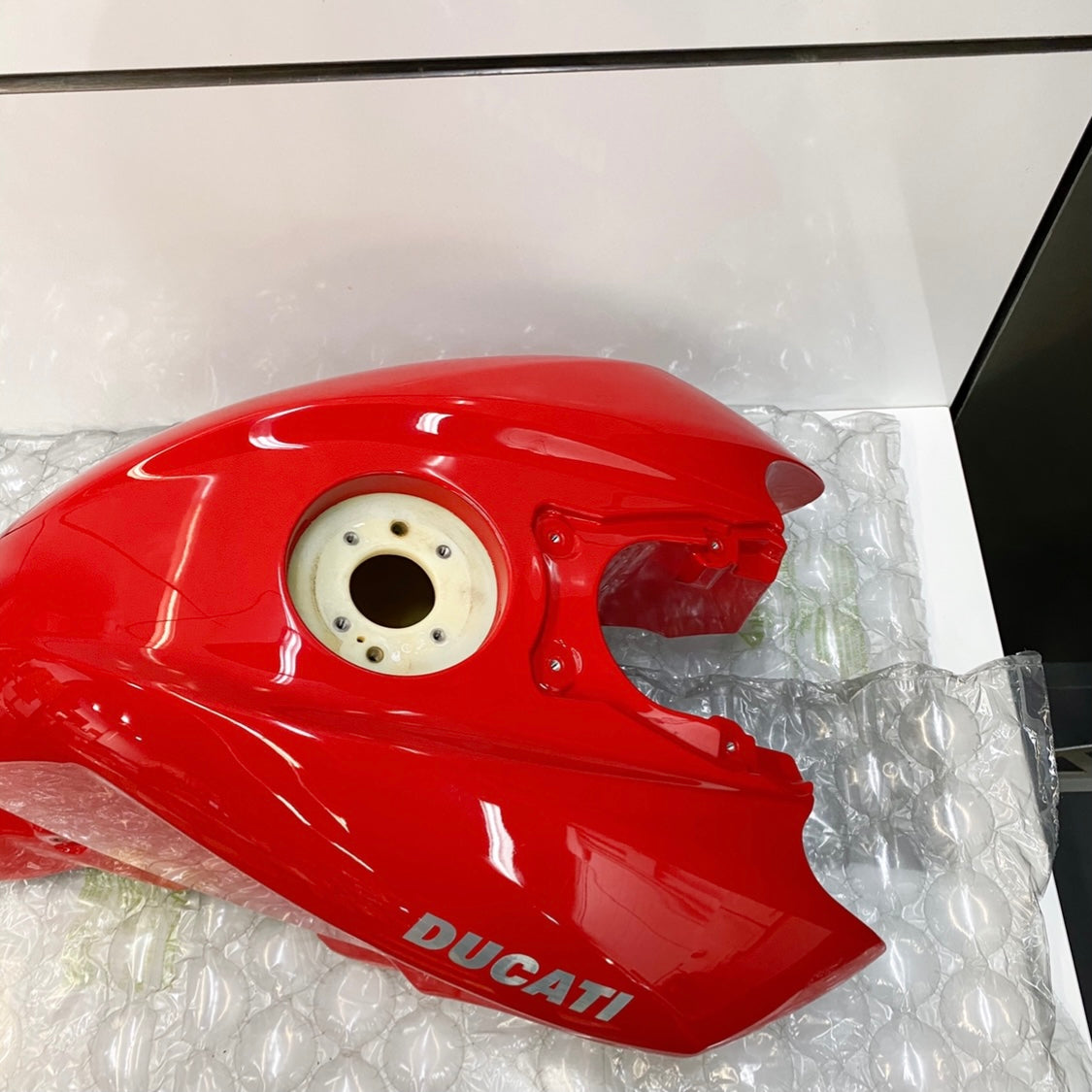 Ducati Streetfighter 1098/1098S Gas Tank, RED 58611861AA USED