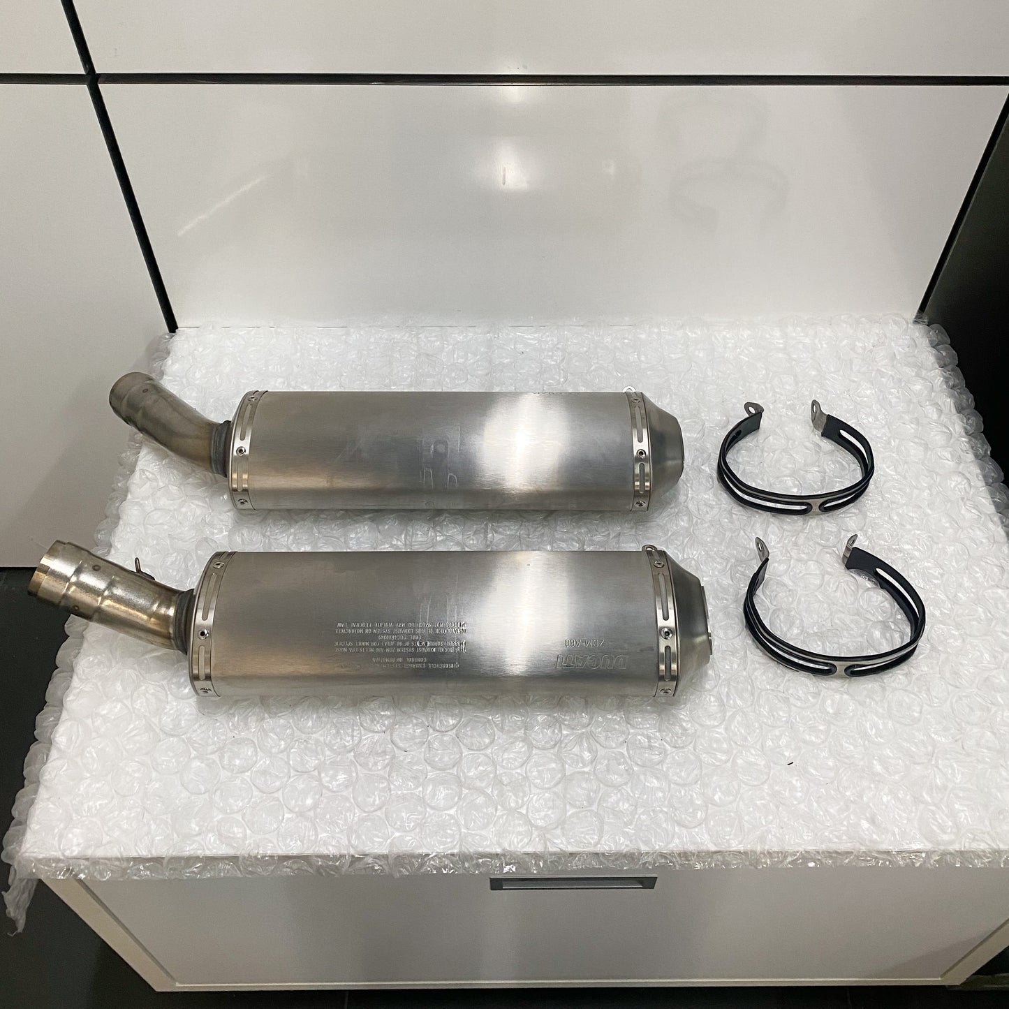 Ducati 848 EVO/848 EVO CORSE SE Stock OEM Exhaust Take-Off 57413171A & 57313171A (6)