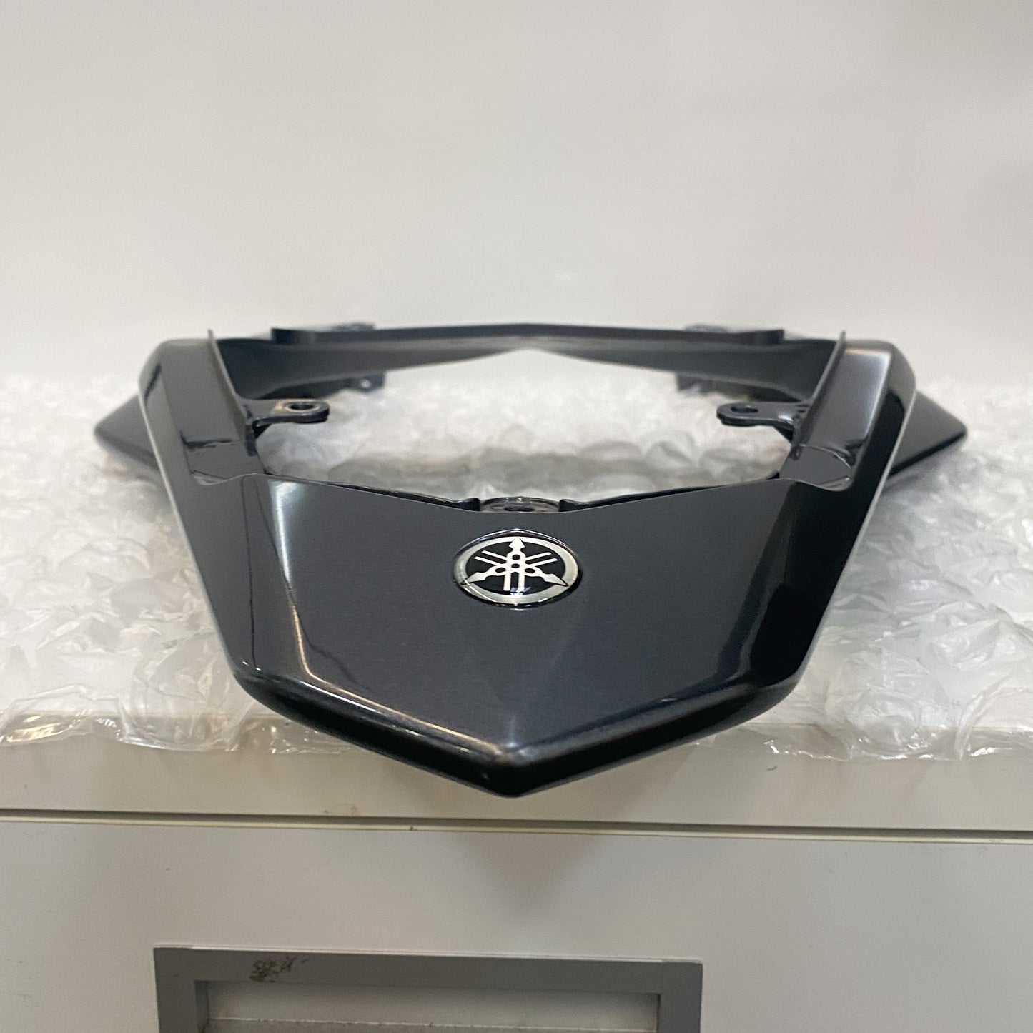Yamaha YZFR1 SIDE COVER ASSY 1 4C8-21710-00-P4 USED