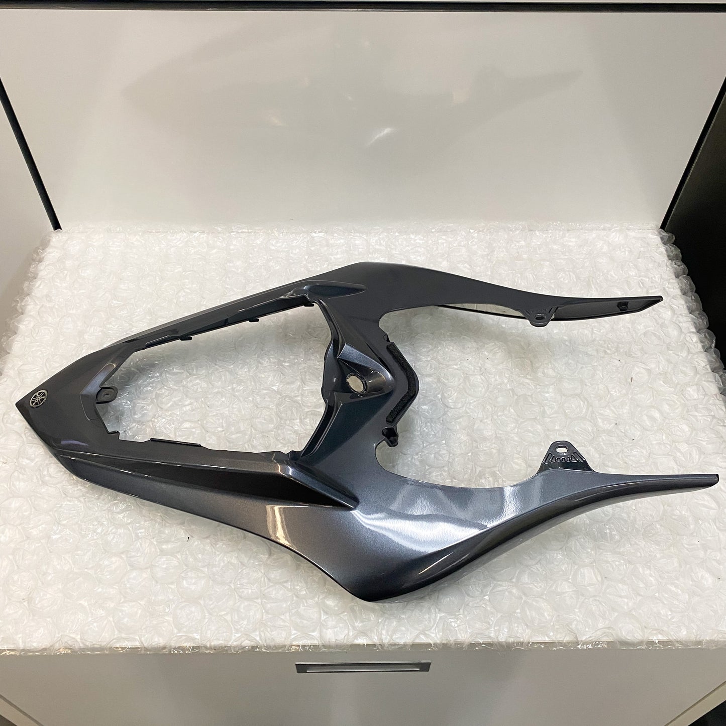 Yamaha YZFR1 SIDE COVER ASSY 1 4C8-21710-00-P4 (2) USED