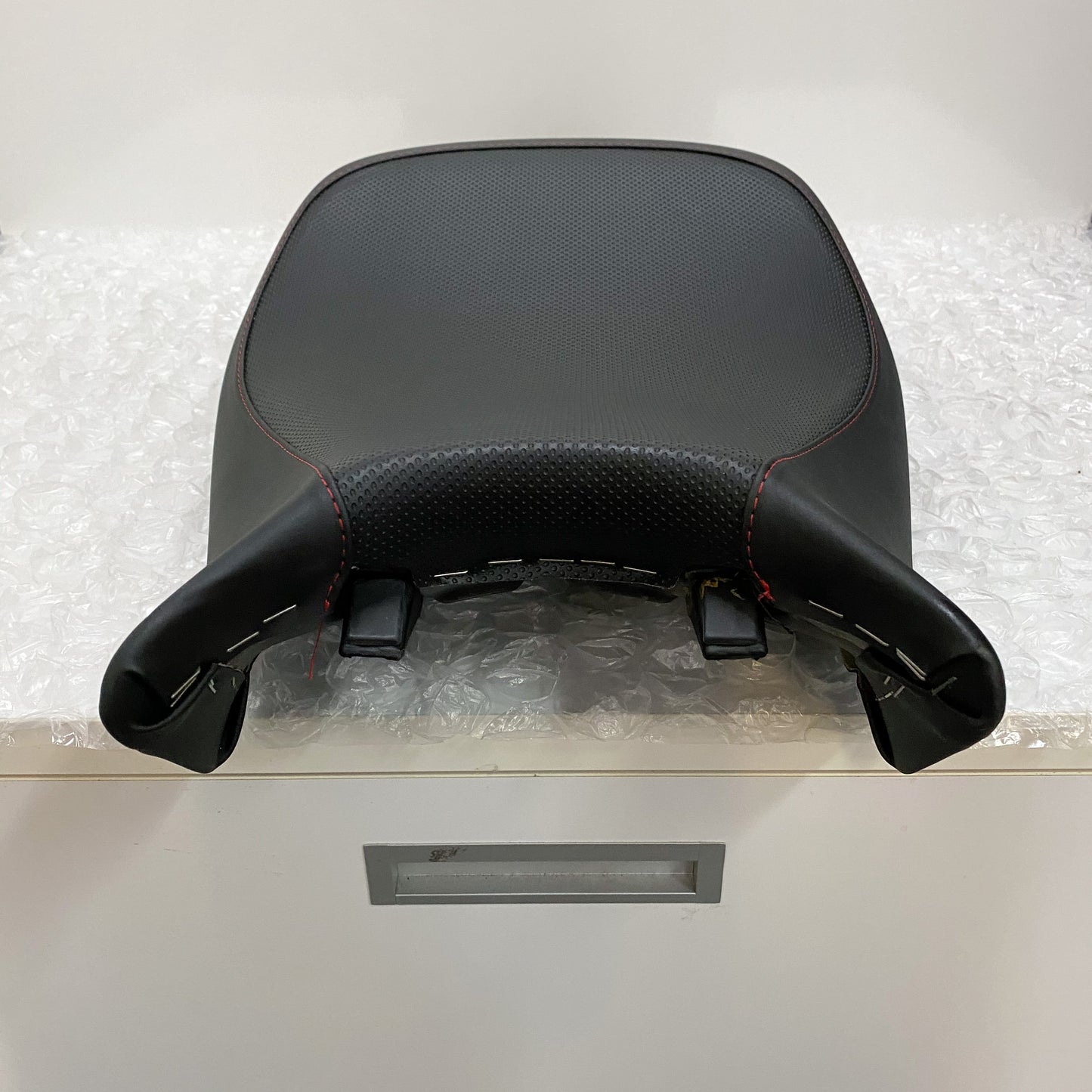 Ducati Monster 796 Seat 59520081C- Take Off