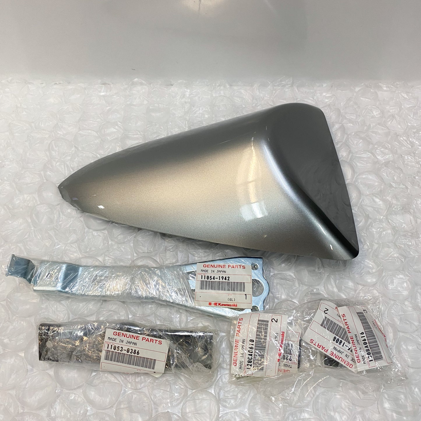 Kawasaki ZX600 '07 Seat Cover Kit, Silver 99996-1354-17M