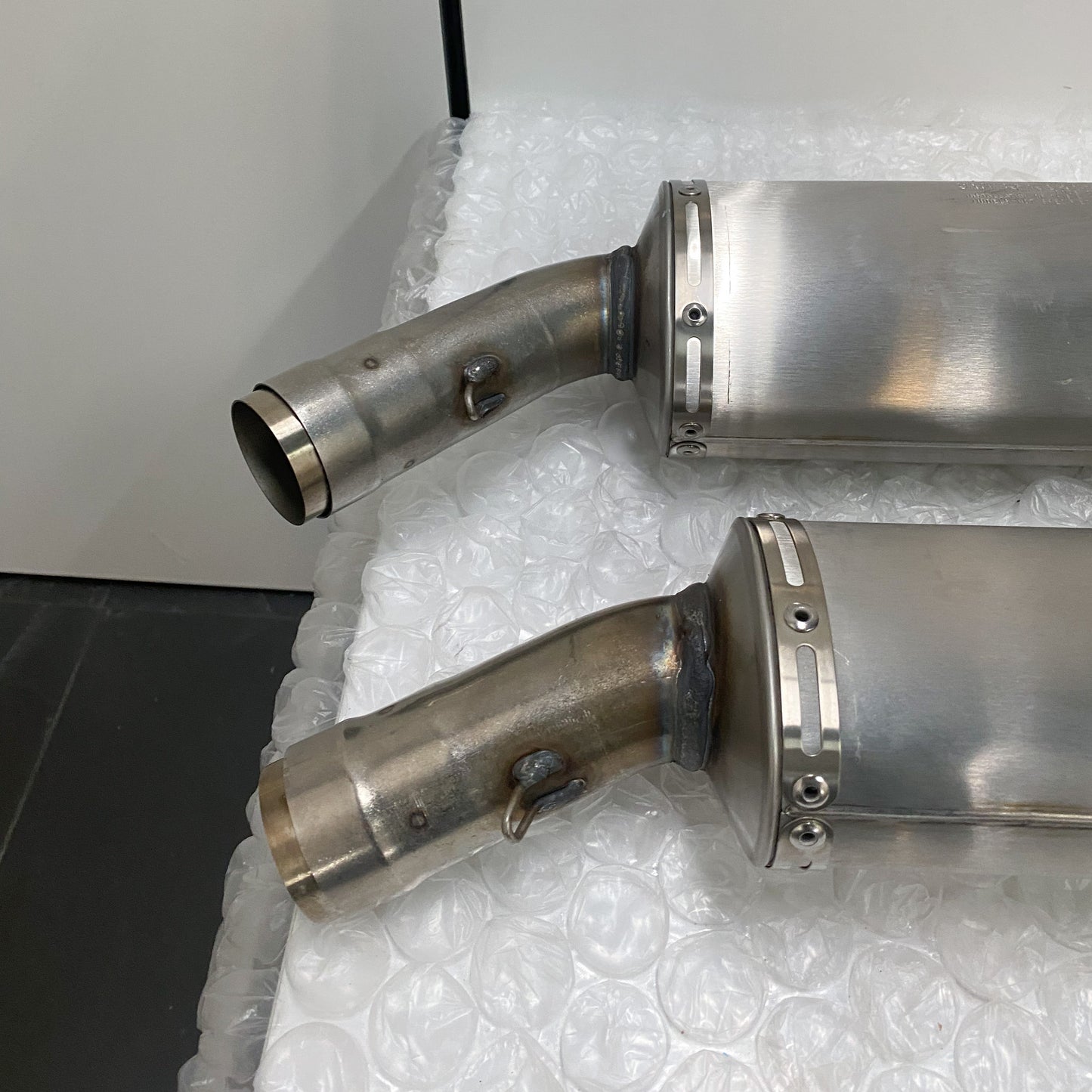 Ducati 848 EVO/848 EVO CORSE SE Stock OEM Exhaust Take-Off 57413171A & 57313171A (6)