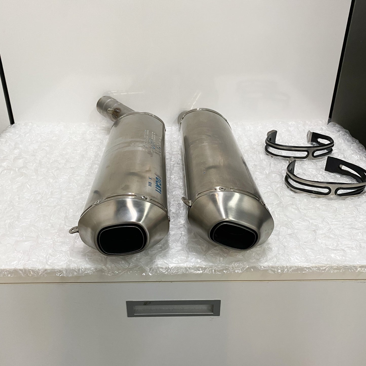 Ducati 848 EVO/848 EVO CORSE SE Stock OEM Exhaust Take-Off 57413171A & 57313171A (5)