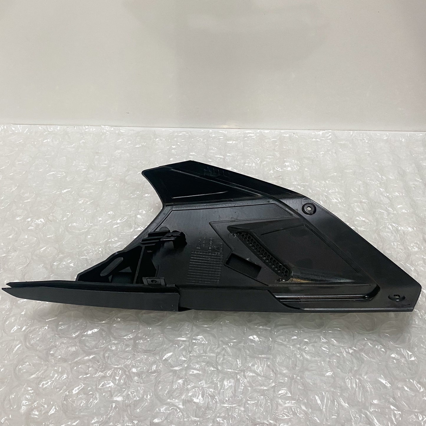 Ducati Diavel 1260/1260S Radiator Cover RH, Black 4801A282AA USED