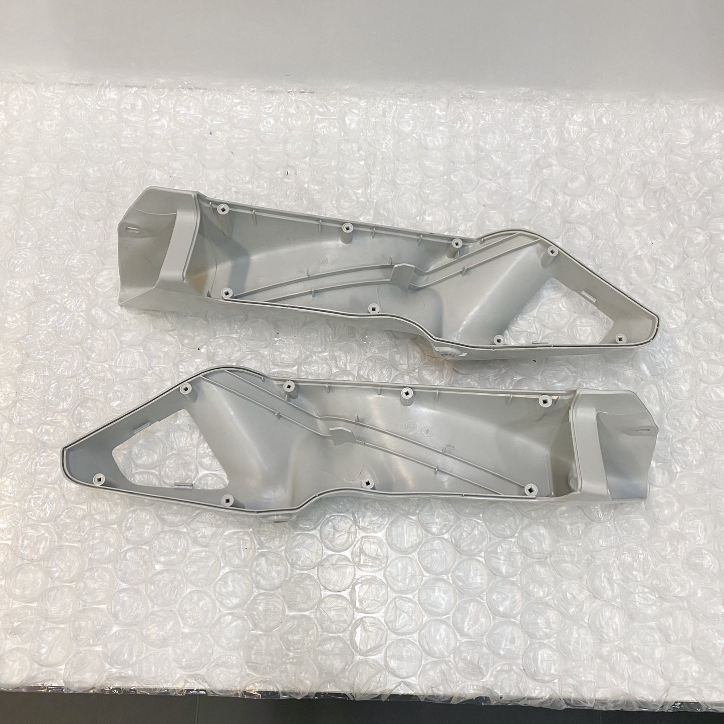 Ducati 996/748/998 Air Filter Cover Box Kit 69923771A