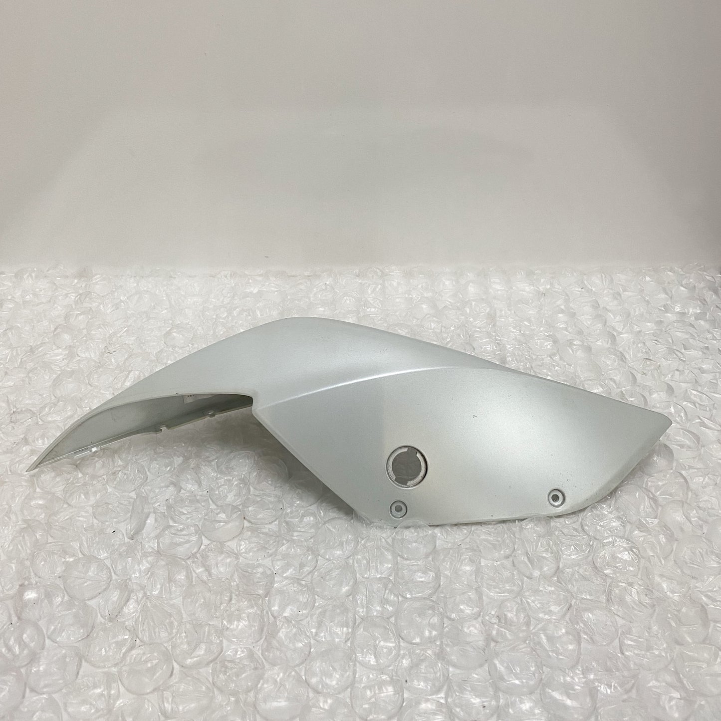Ducati 959 Frame Cover RH, White 48212161AW USED (2)