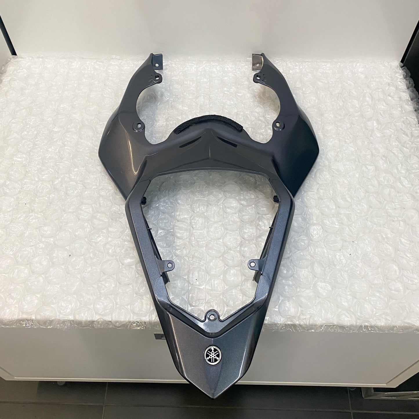 Yamaha YZFR1 SIDE COVER ASSY 1 4C8-21710-00-P4 USED