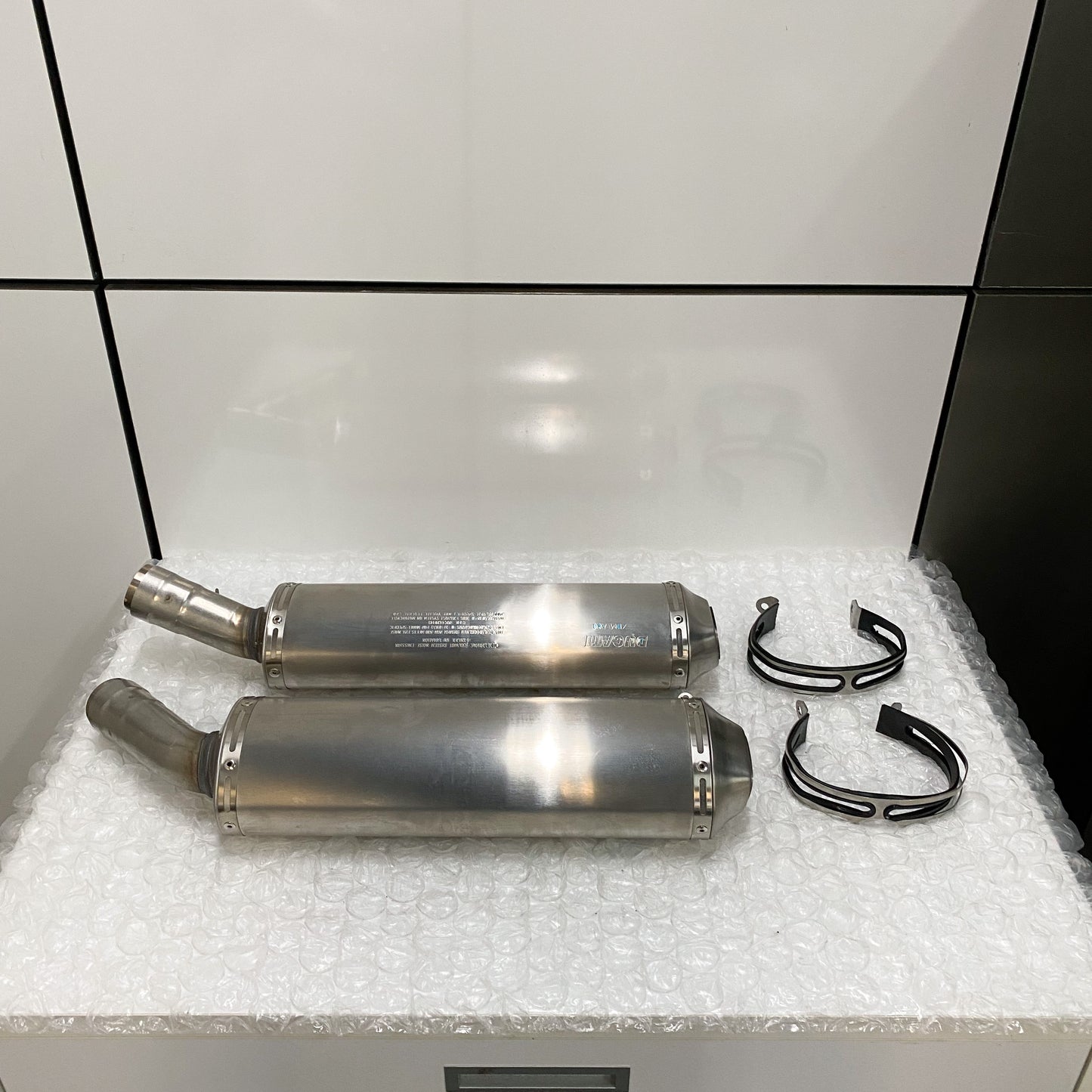 Ducati 848 EVO/848 EVO CORSE SE Stock OEM Exhaust Take-Off 57413171A & 57313171A (5)