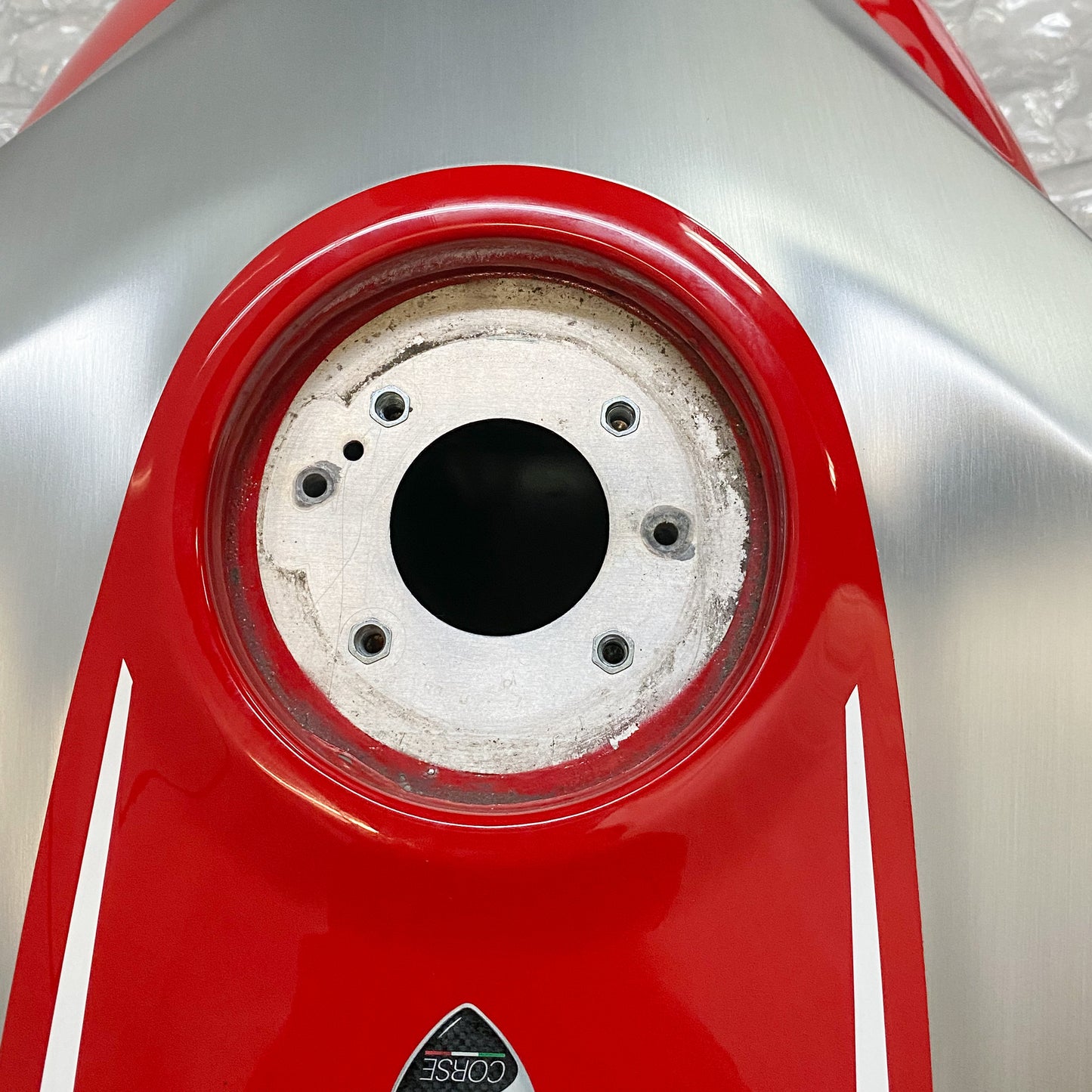 Ducati Panigale 1199 R Gas Tank 58612091AA Take-Off