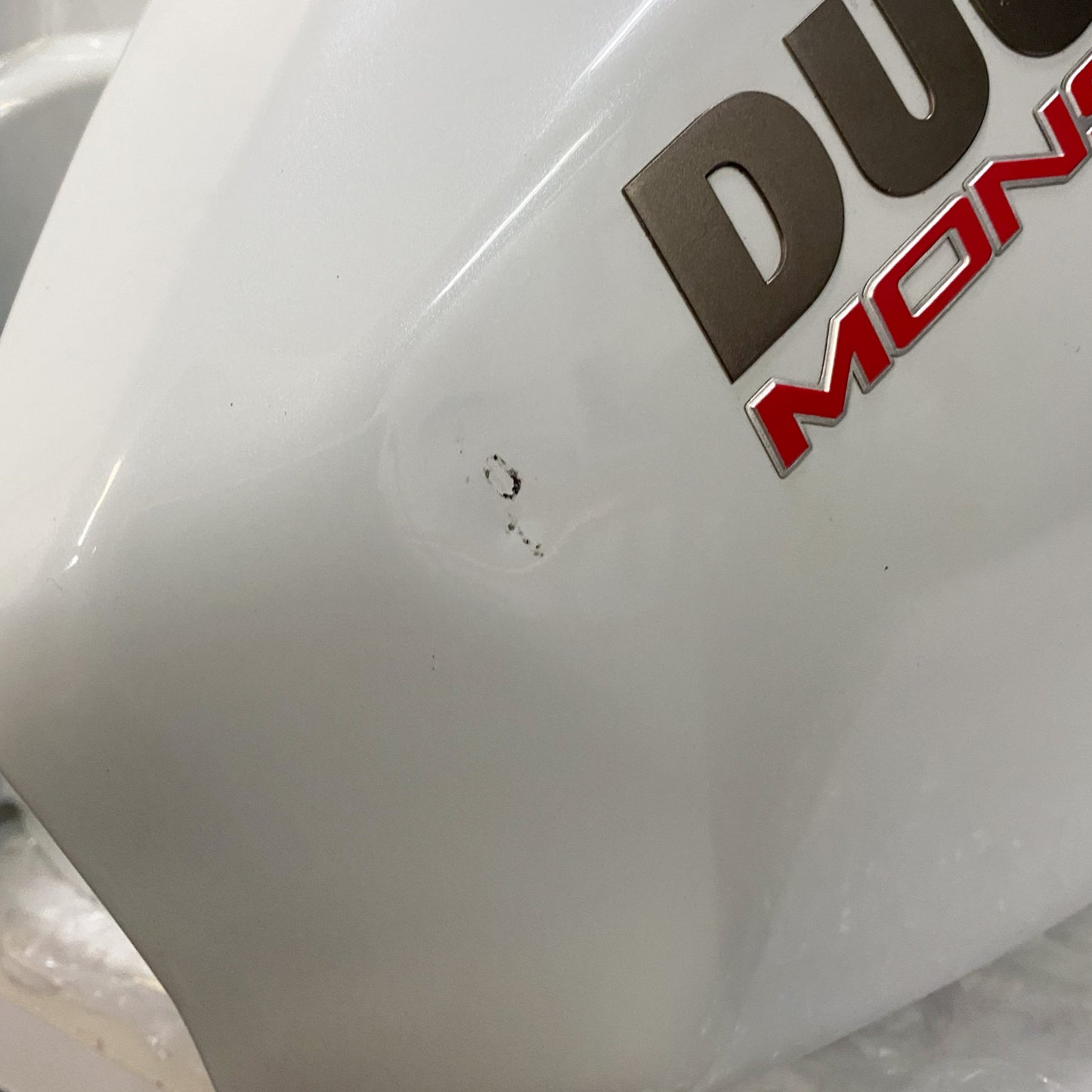 Ducati Monster 1200S Gas Tank White 58612001CB USED (2)