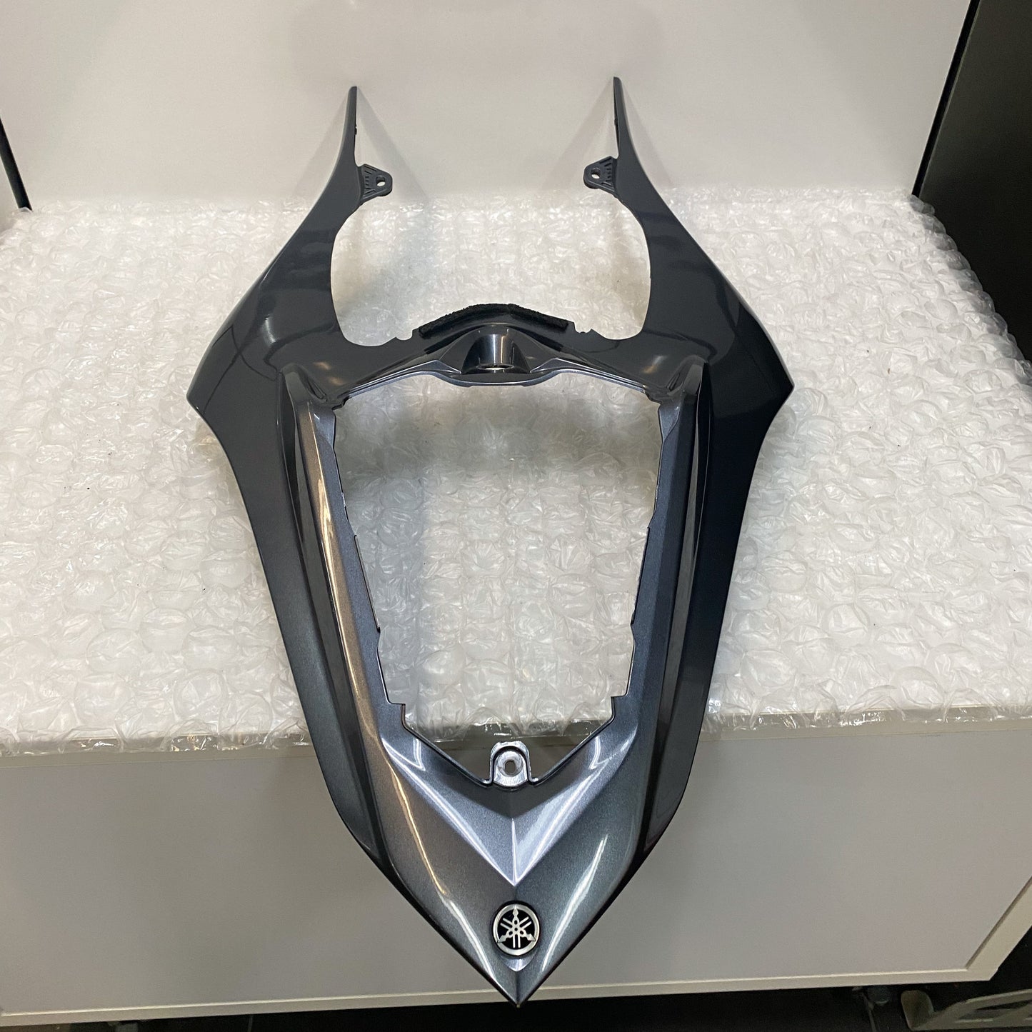 Yamaha YZFR1 SIDE COVER ASSY 1 4C8-21710-00-P4 (2) USED