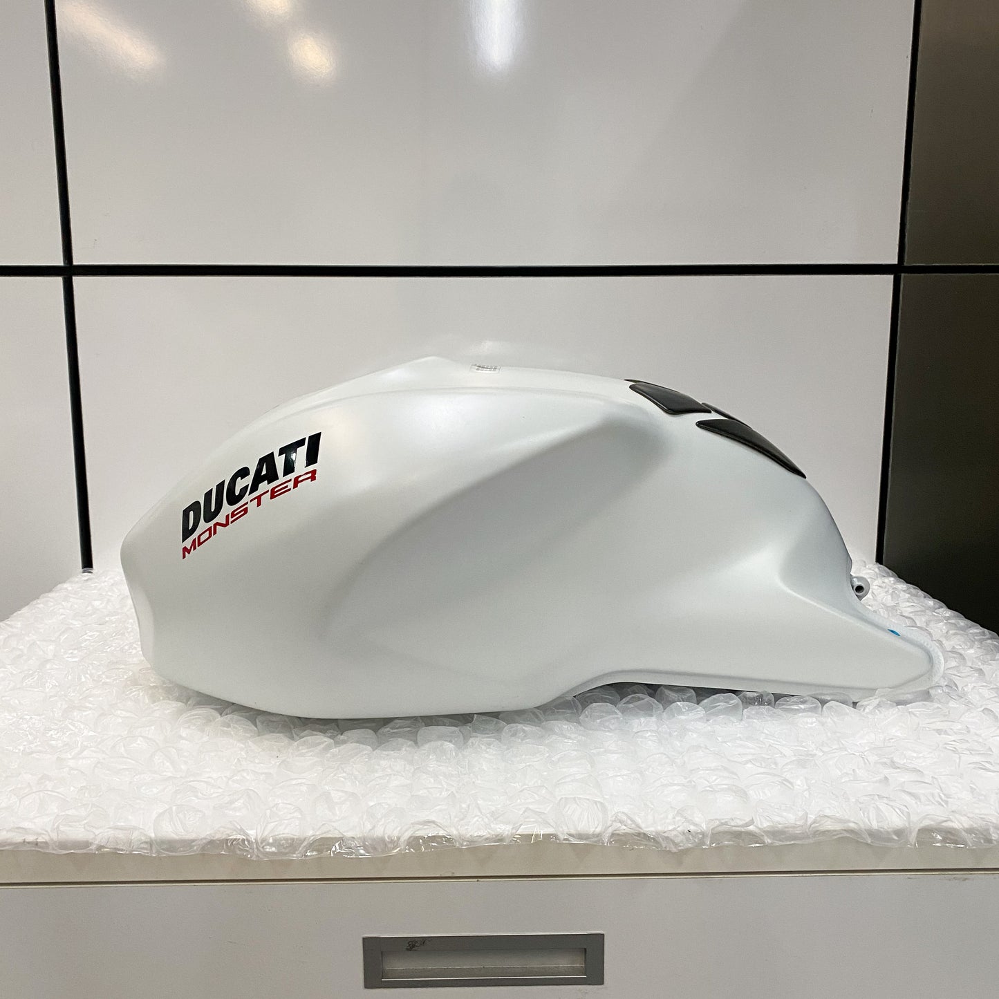 Ducati Monster 821 White Gas Tank Take-Off 58612001CW