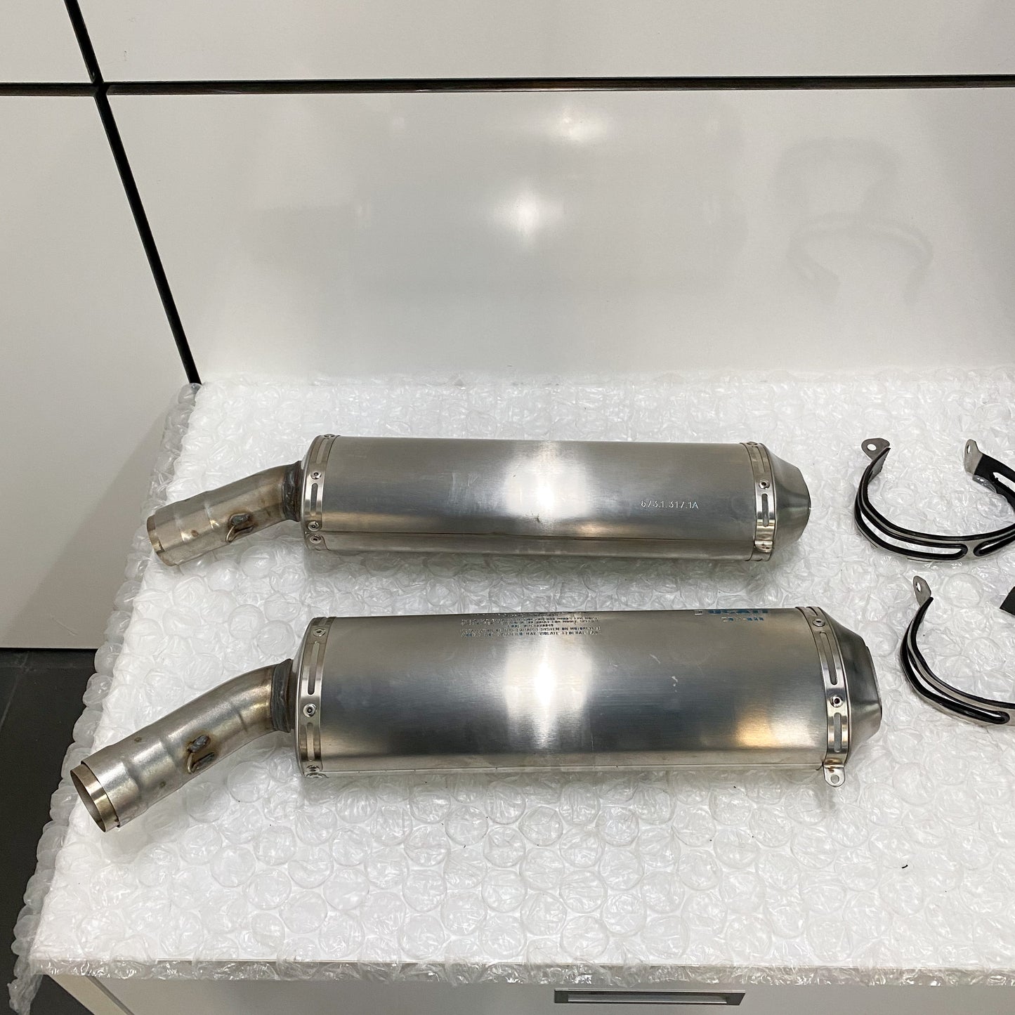 Ducati 848 EVO/848 EVO CORSE SE Stock OEM Exhaust Take-Off 57413171A & 57313171A (5)