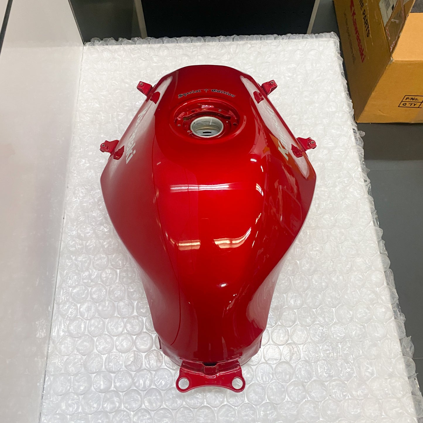 Kawasaki Ninja 250R Special Edition Red Gas Tank 51086-5339-G2 USED