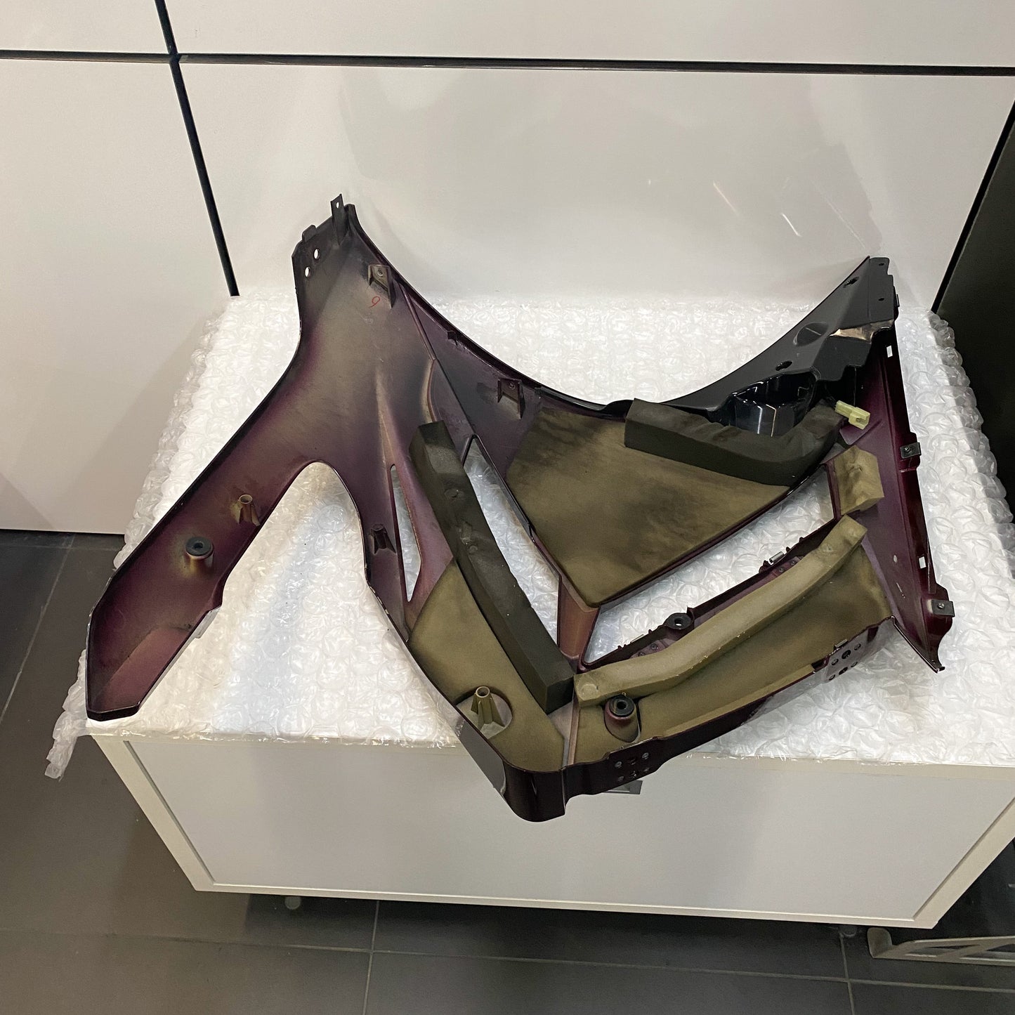 Yamaha FJR 1300 BODY, FRONT LOWER 2 (RH) 3P6-Y283K-30-P5 USED